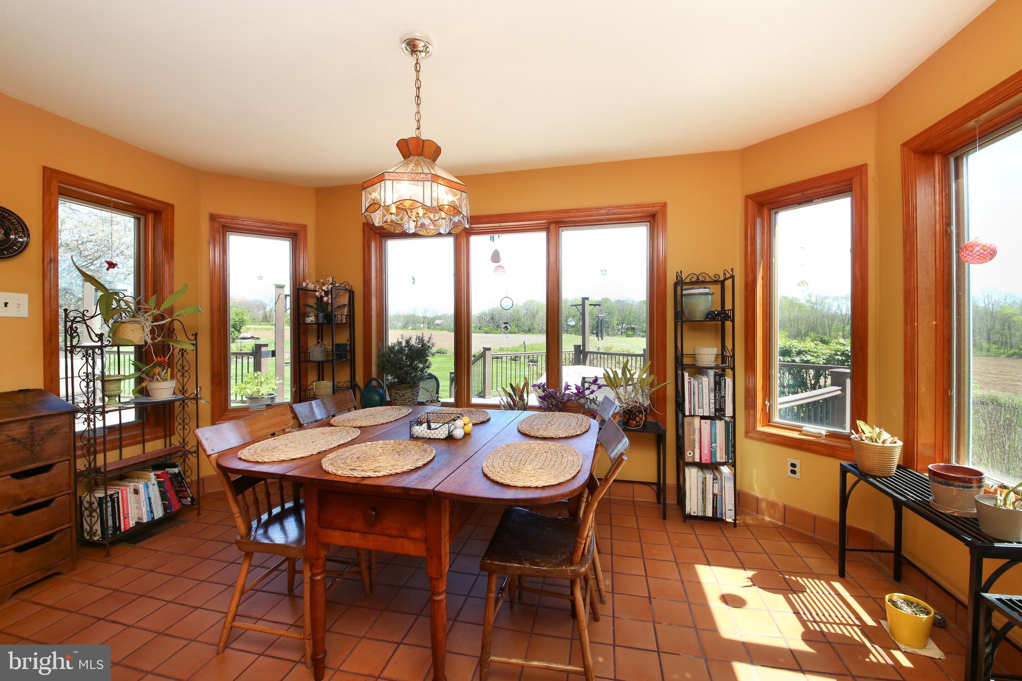 HILLTOWN - Residential
