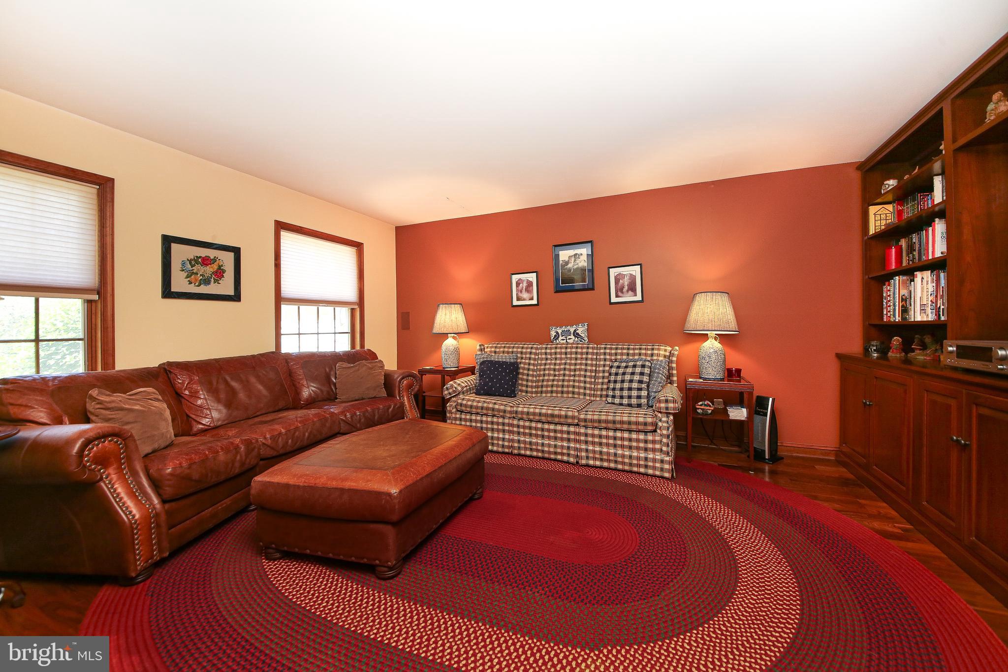 HILLTOWN - Residential