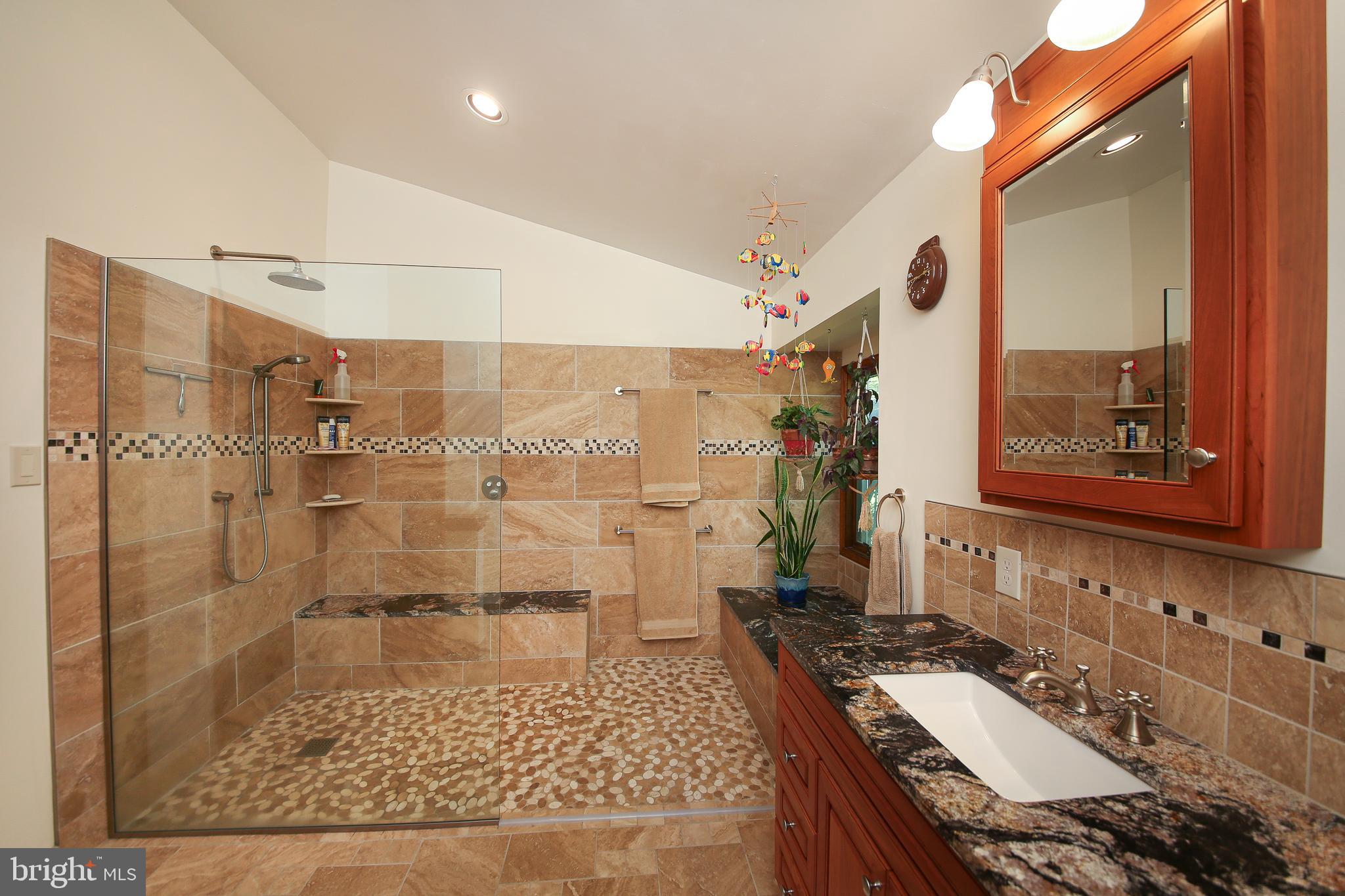 HILLTOWN - Residential