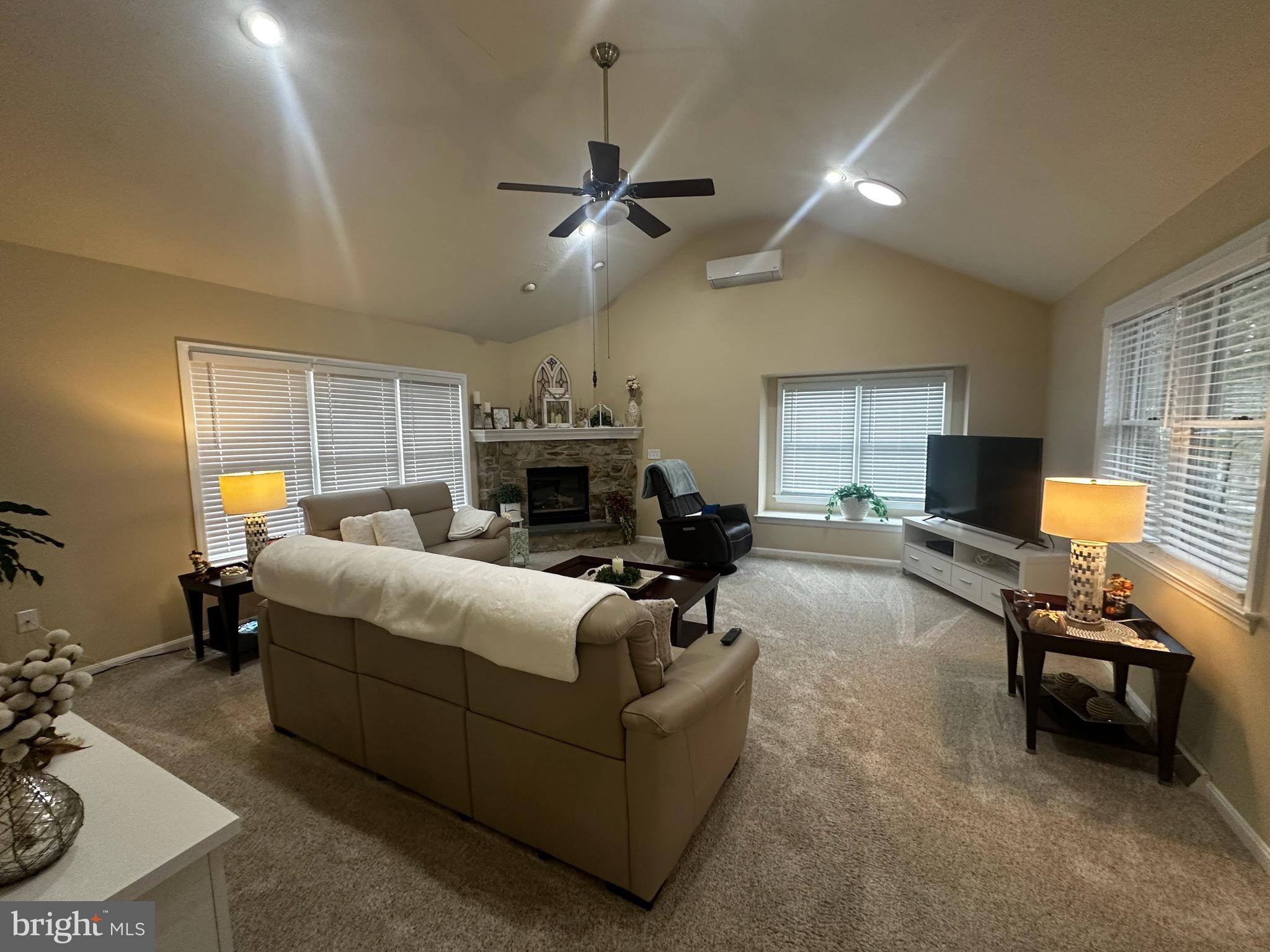 TIMBER VILLA - Residential