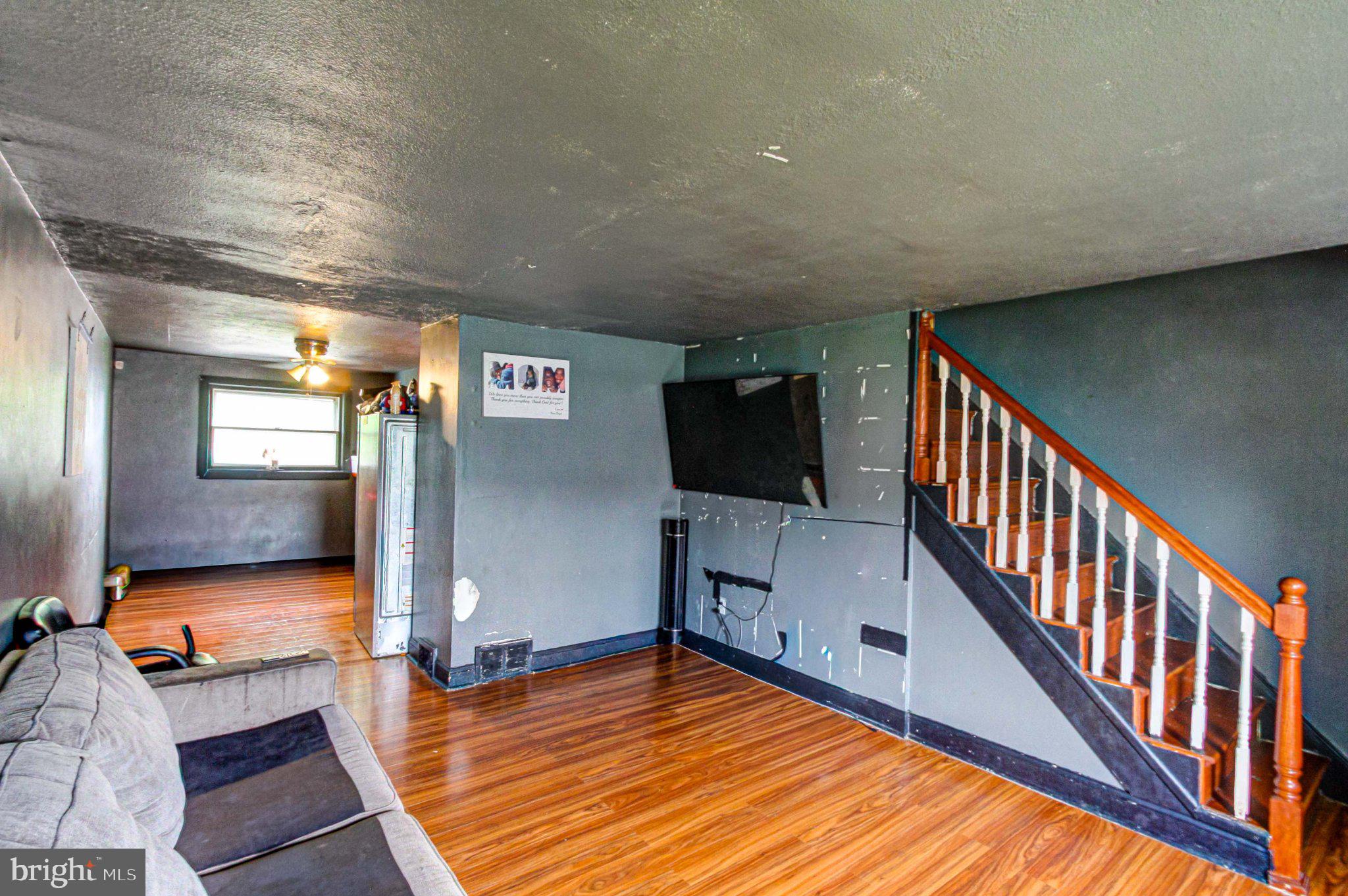 853 DELVIEW DRIVE