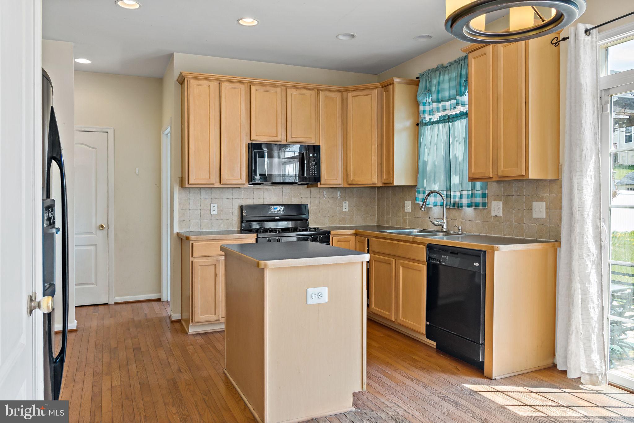 ARCHERS ROCK - Residential