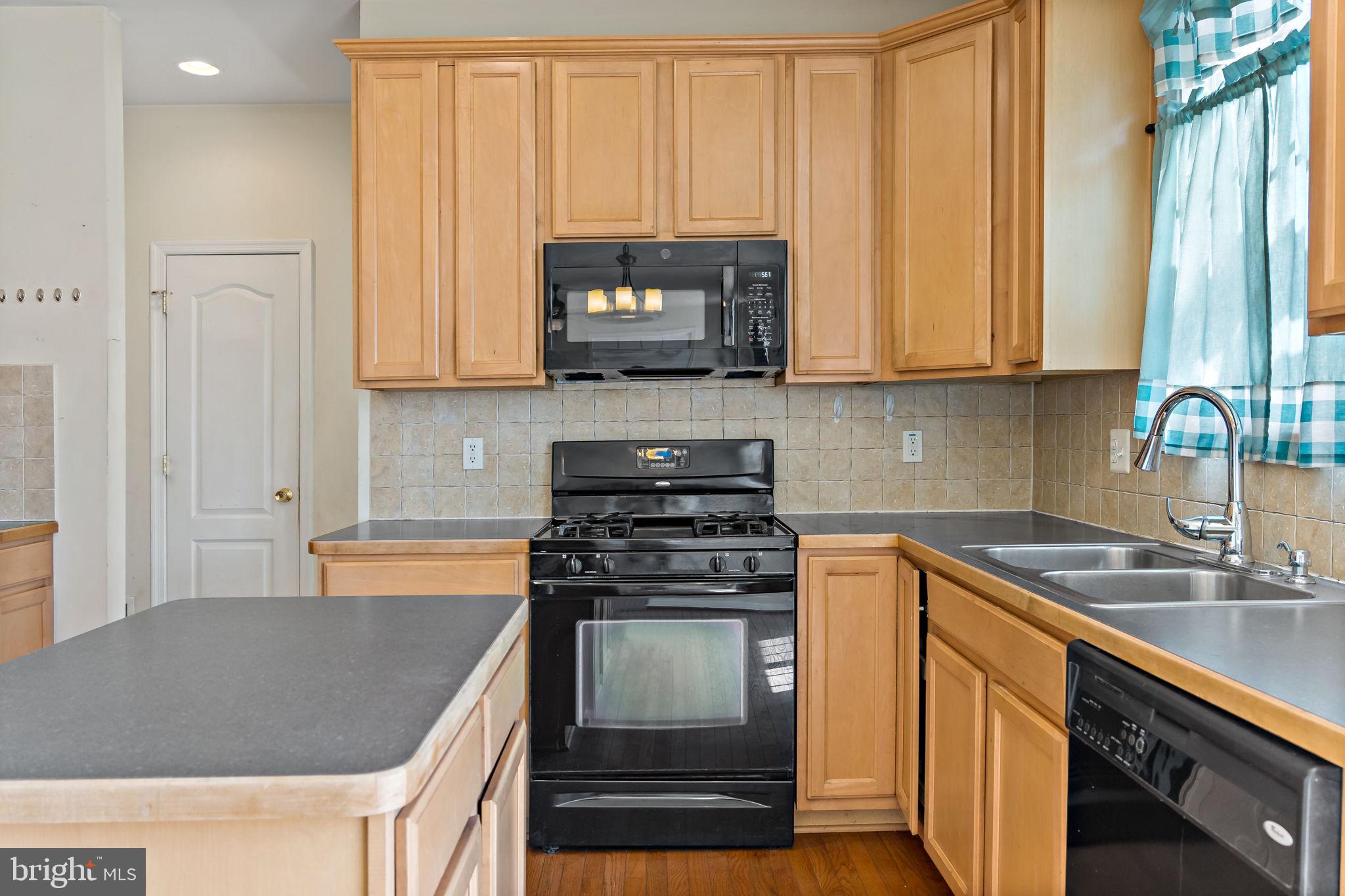 ARCHERS ROCK - Residential