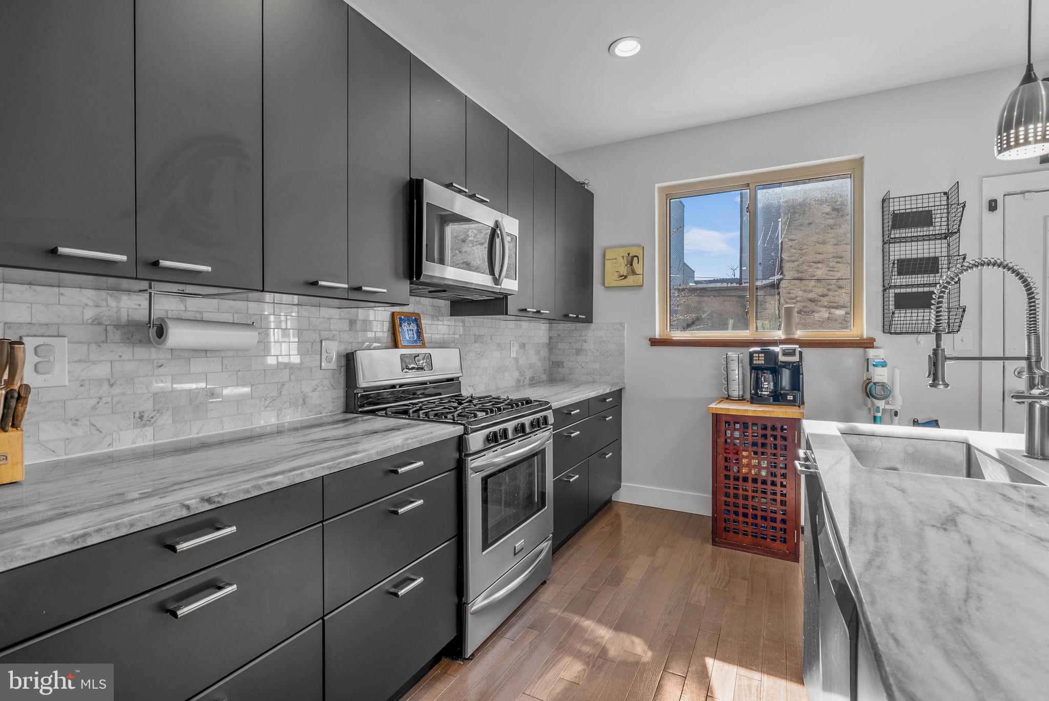 EAST KENSINGTON - Residential