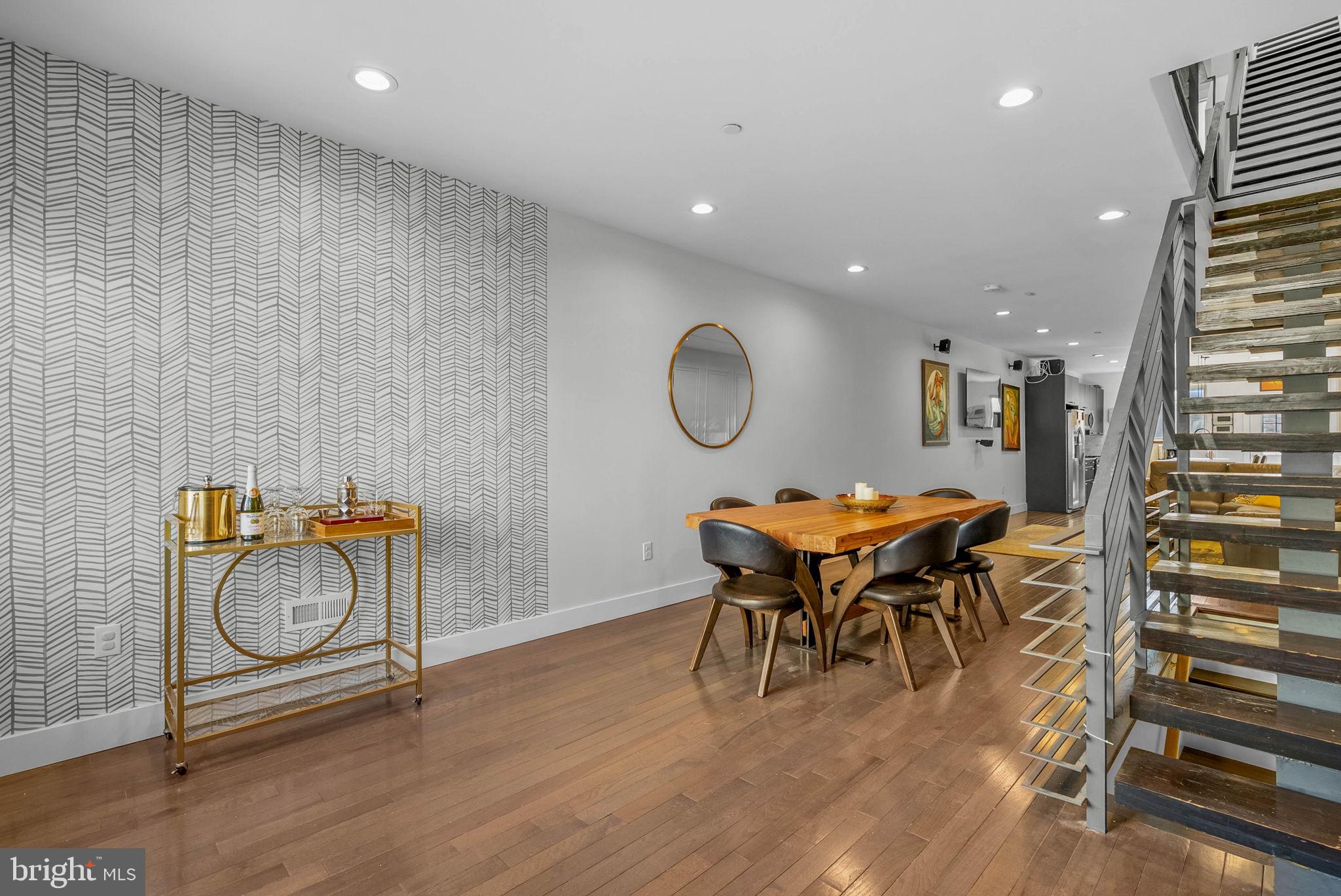 EAST KENSINGTON - Residential