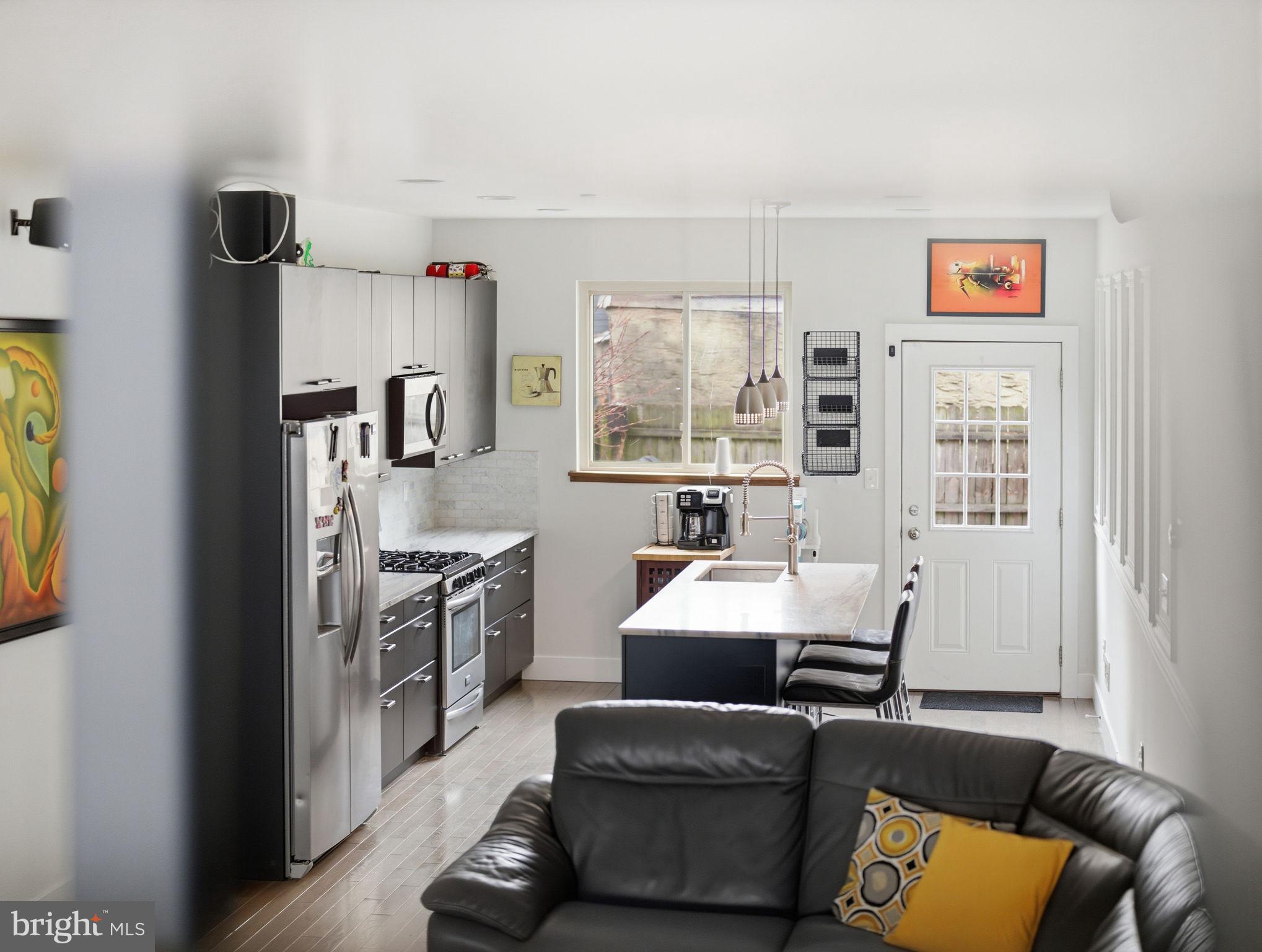 EAST KENSINGTON - Residential