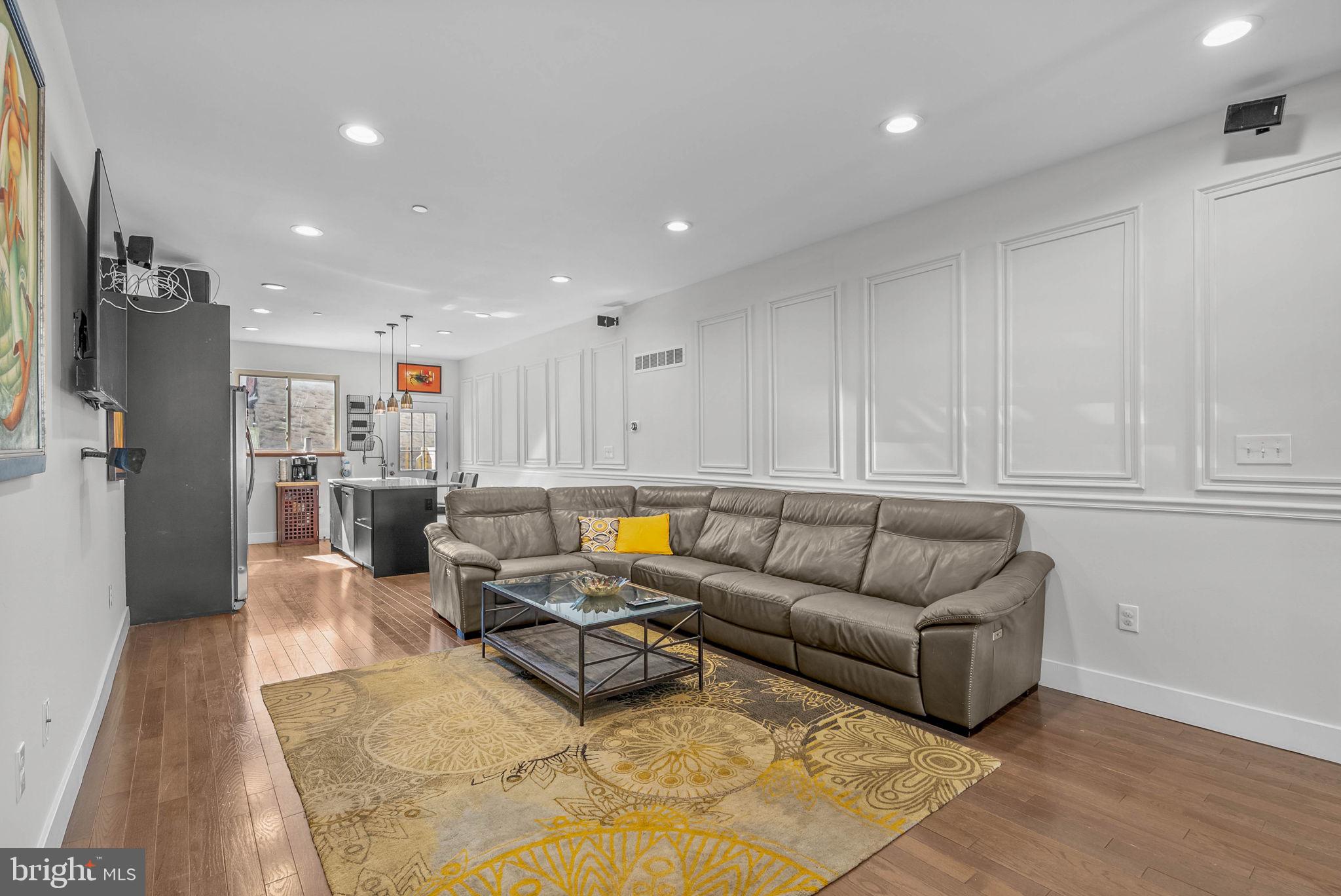 EAST KENSINGTON - Residential