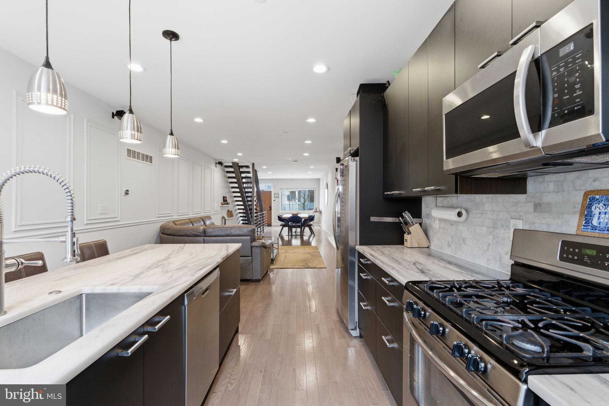 EAST KENSINGTON - Residential