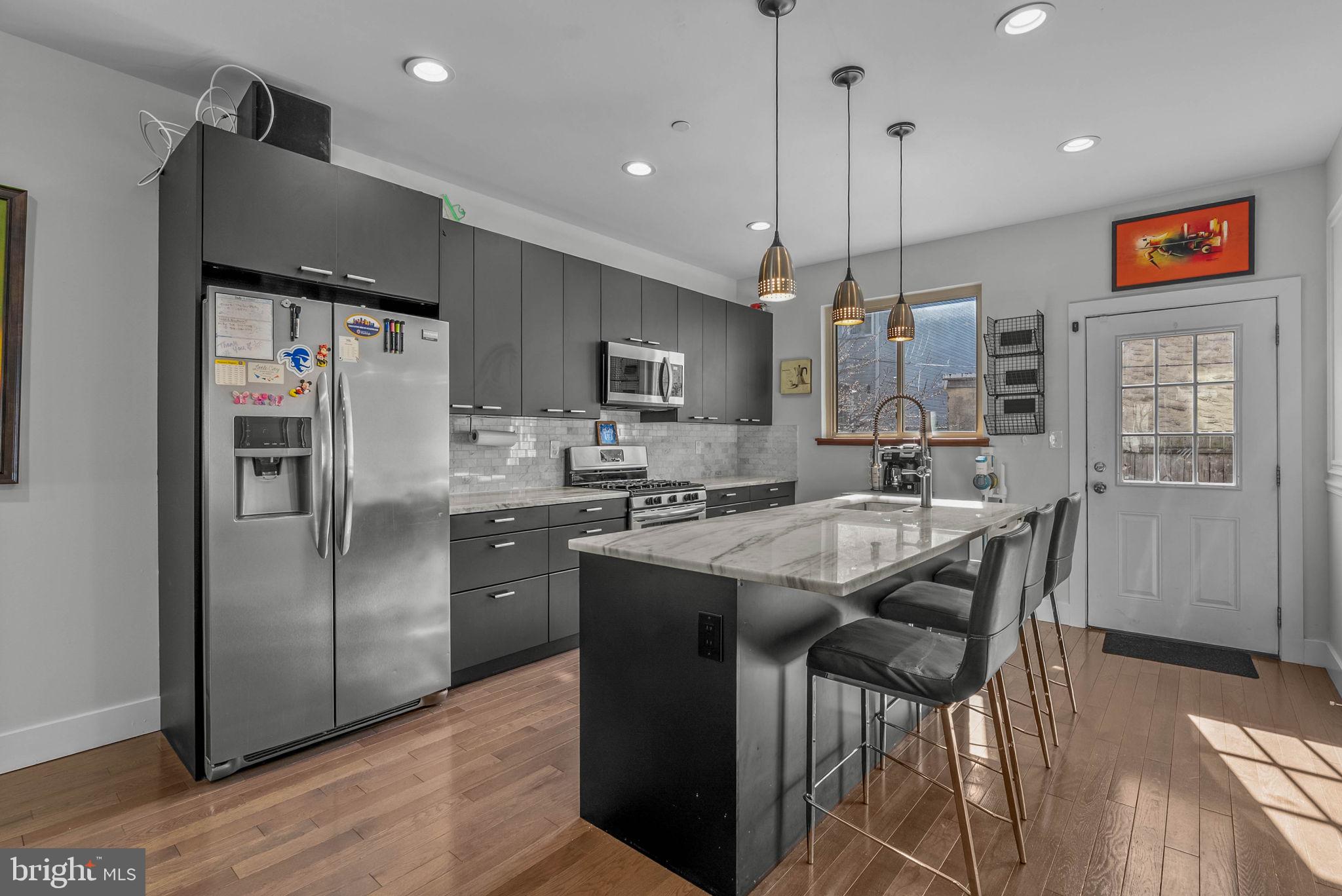 EAST KENSINGTON - Residential