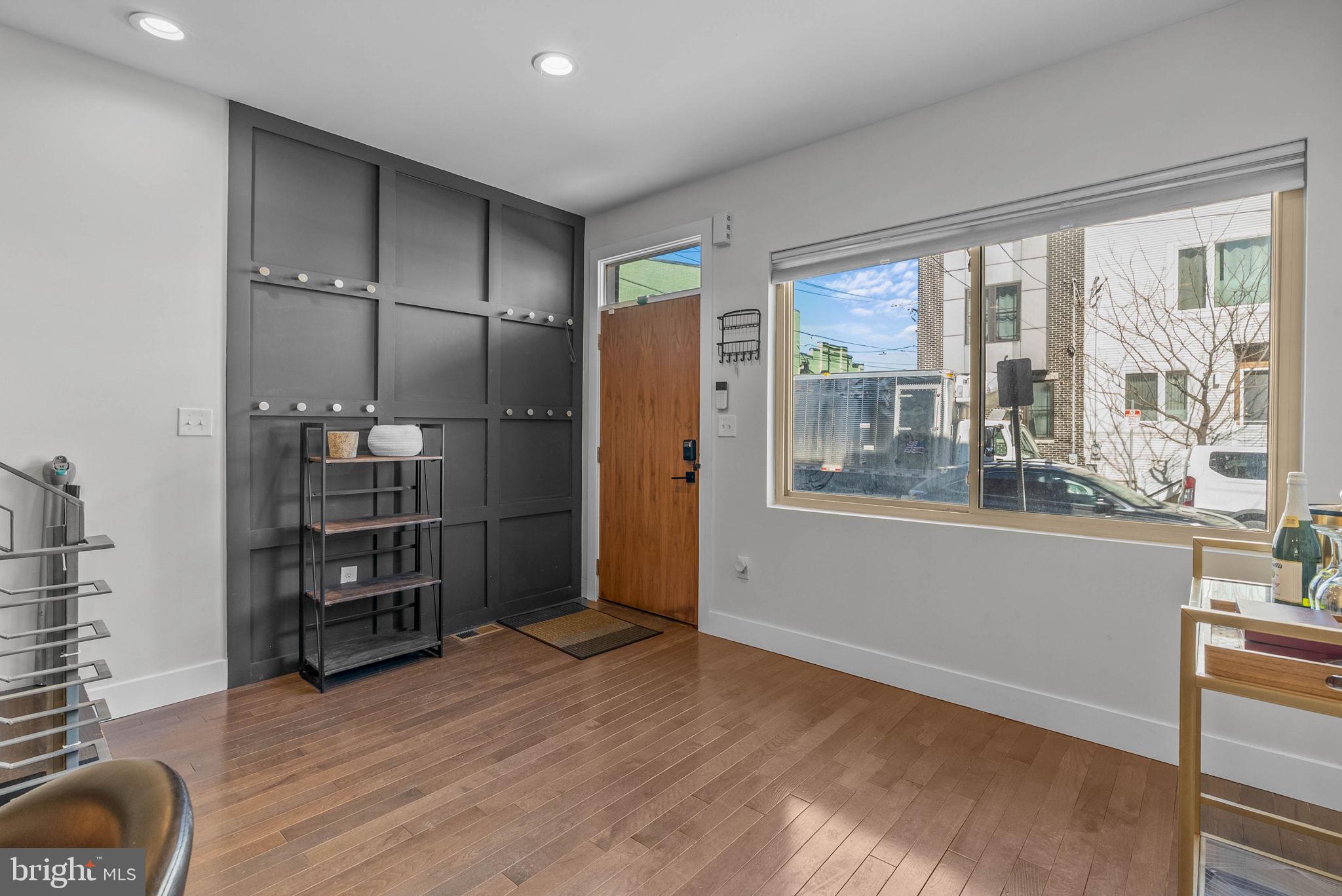 EAST KENSINGTON - Residential