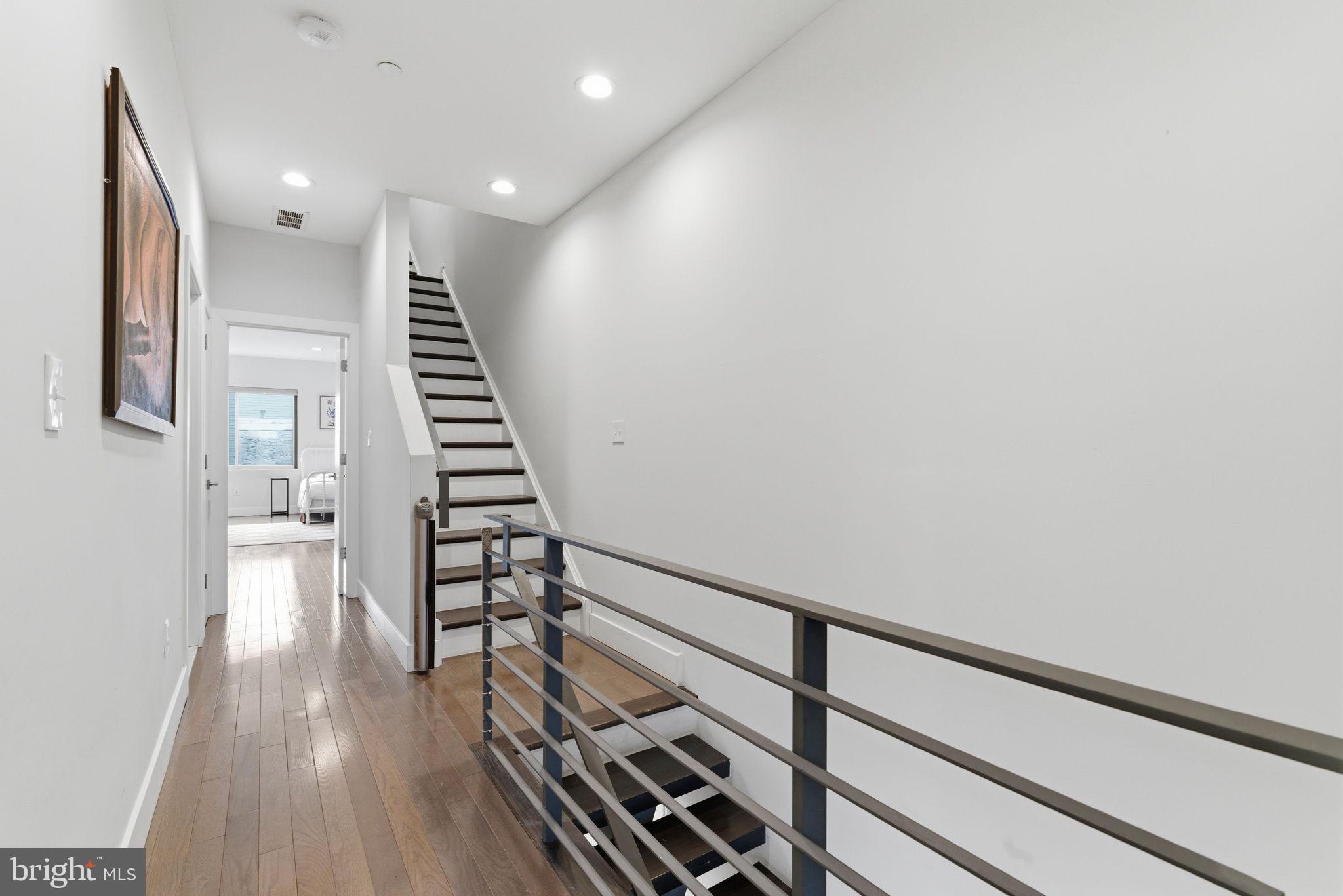 EAST KENSINGTON - Residential