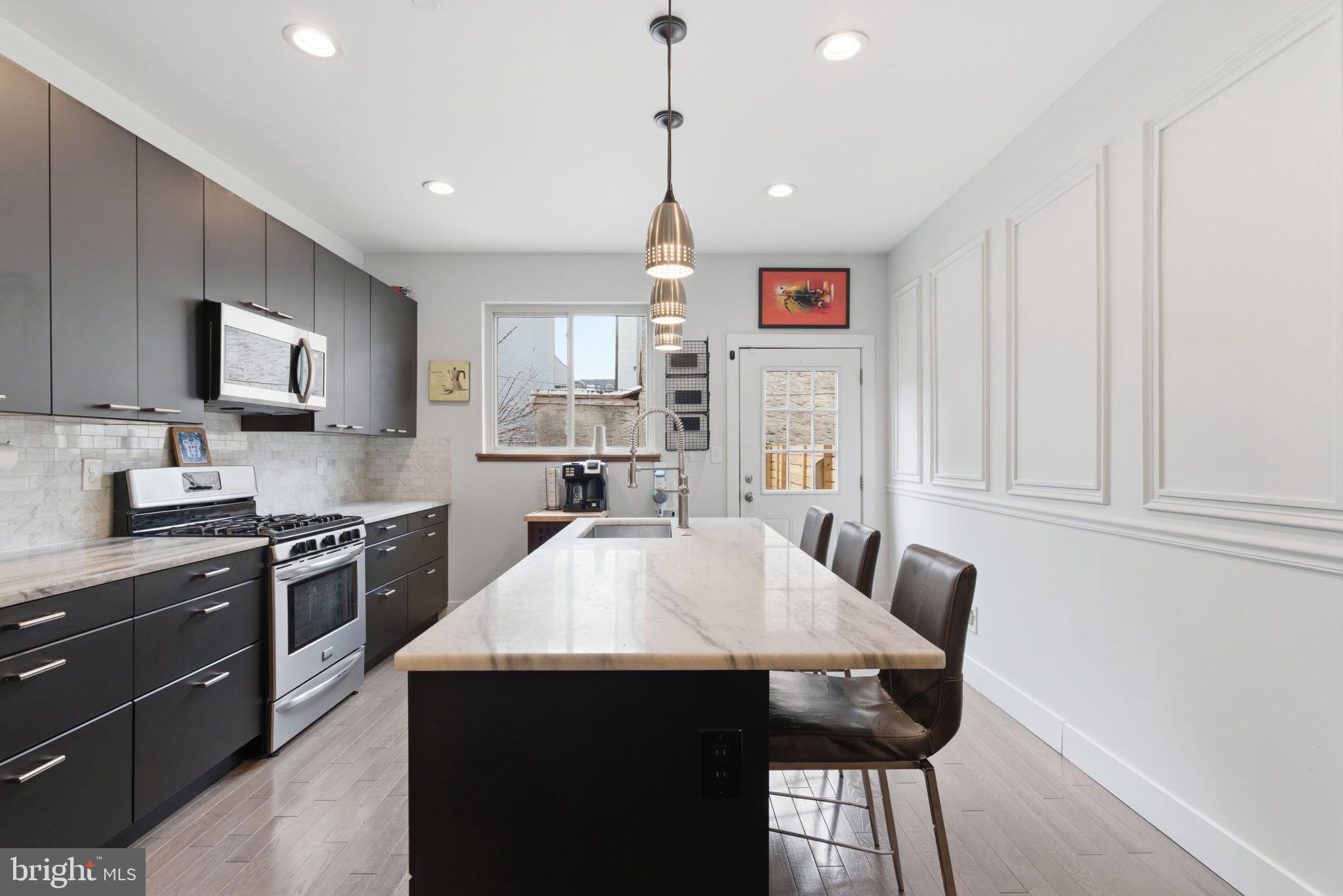 EAST KENSINGTON - Residential