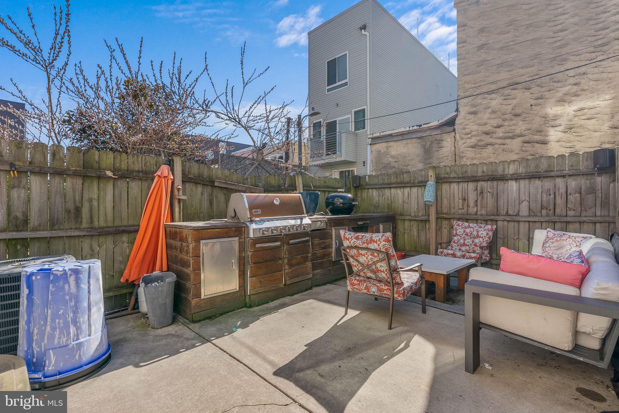 EAST KENSINGTON - Residential