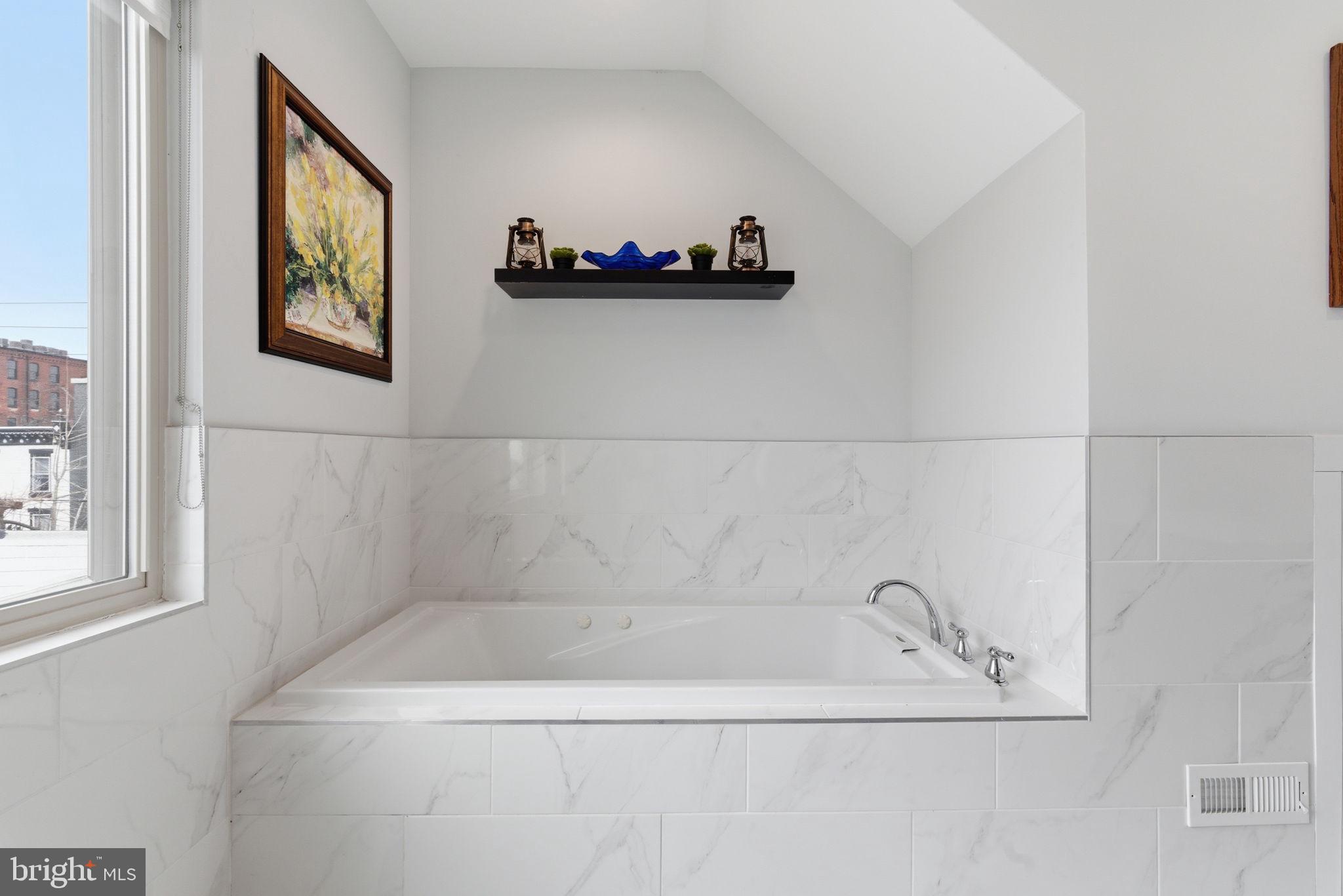 EAST KENSINGTON - Residential