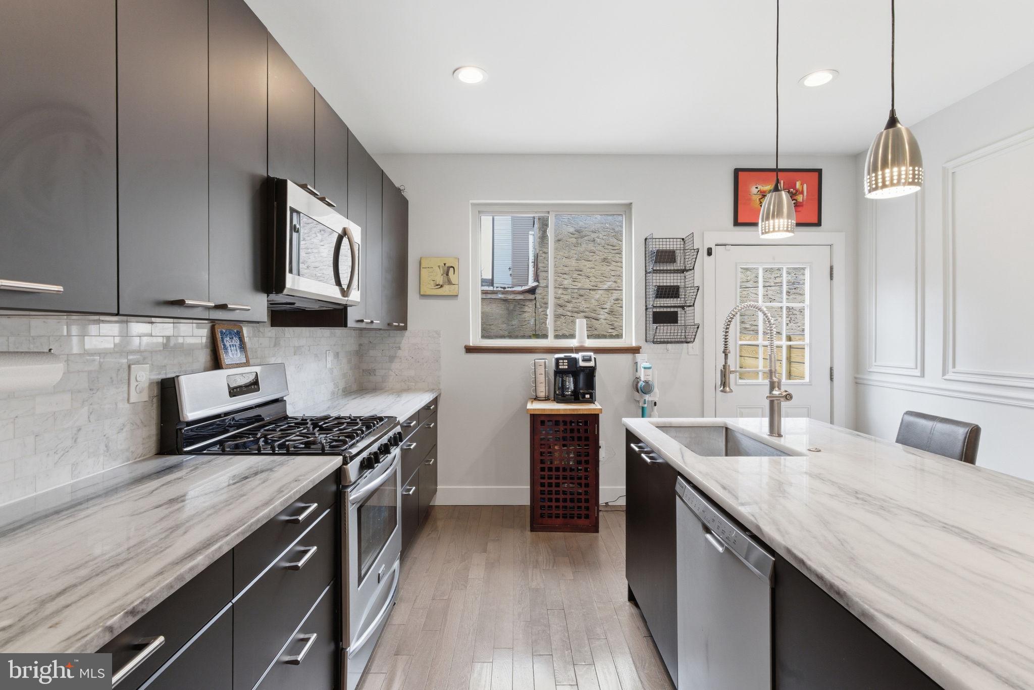 EAST KENSINGTON - Residential