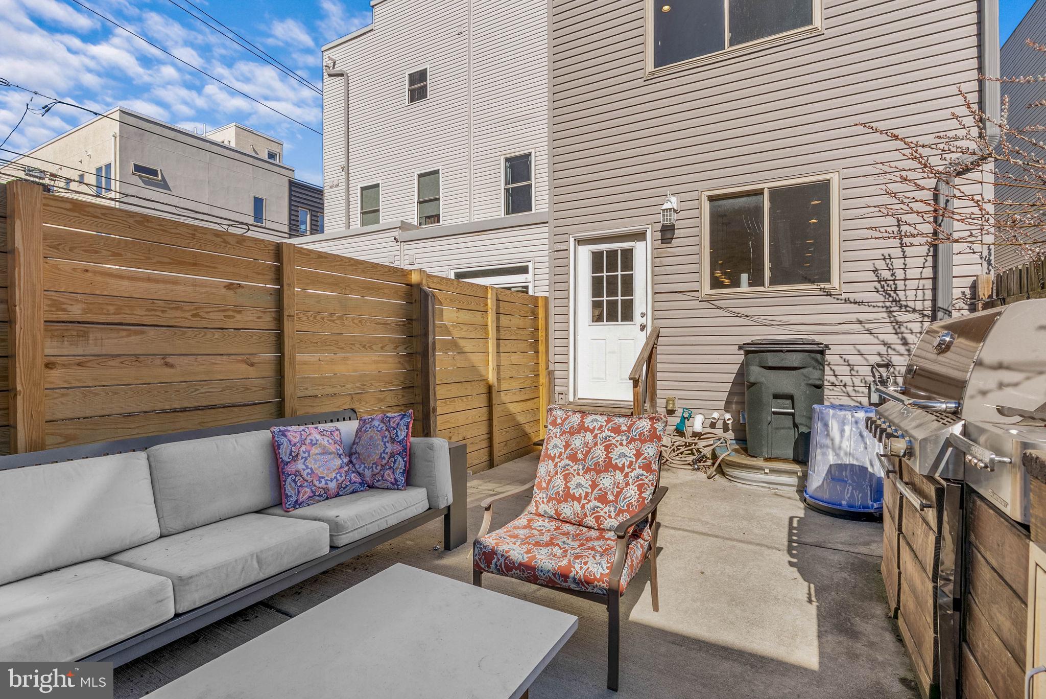 EAST KENSINGTON - Residential