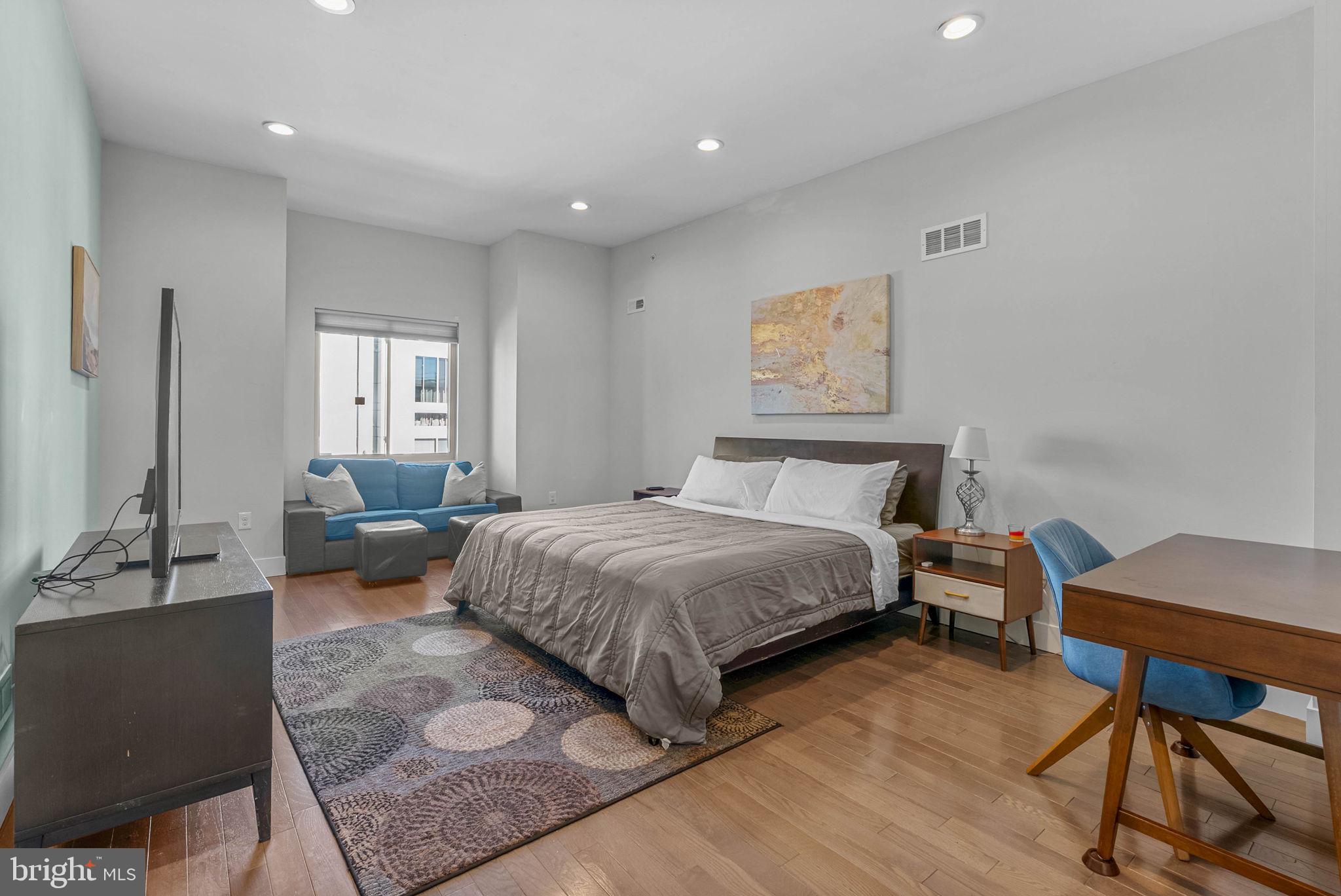 EAST KENSINGTON - Residential