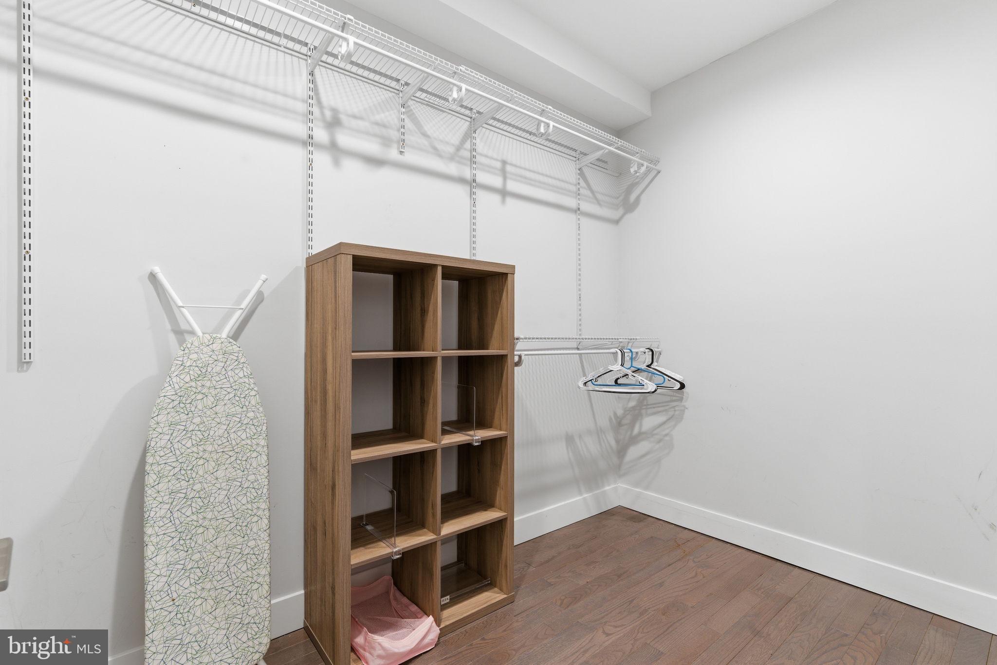 EAST KENSINGTON - Residential