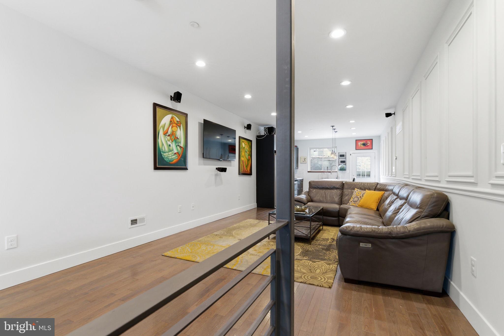 EAST KENSINGTON - Residential