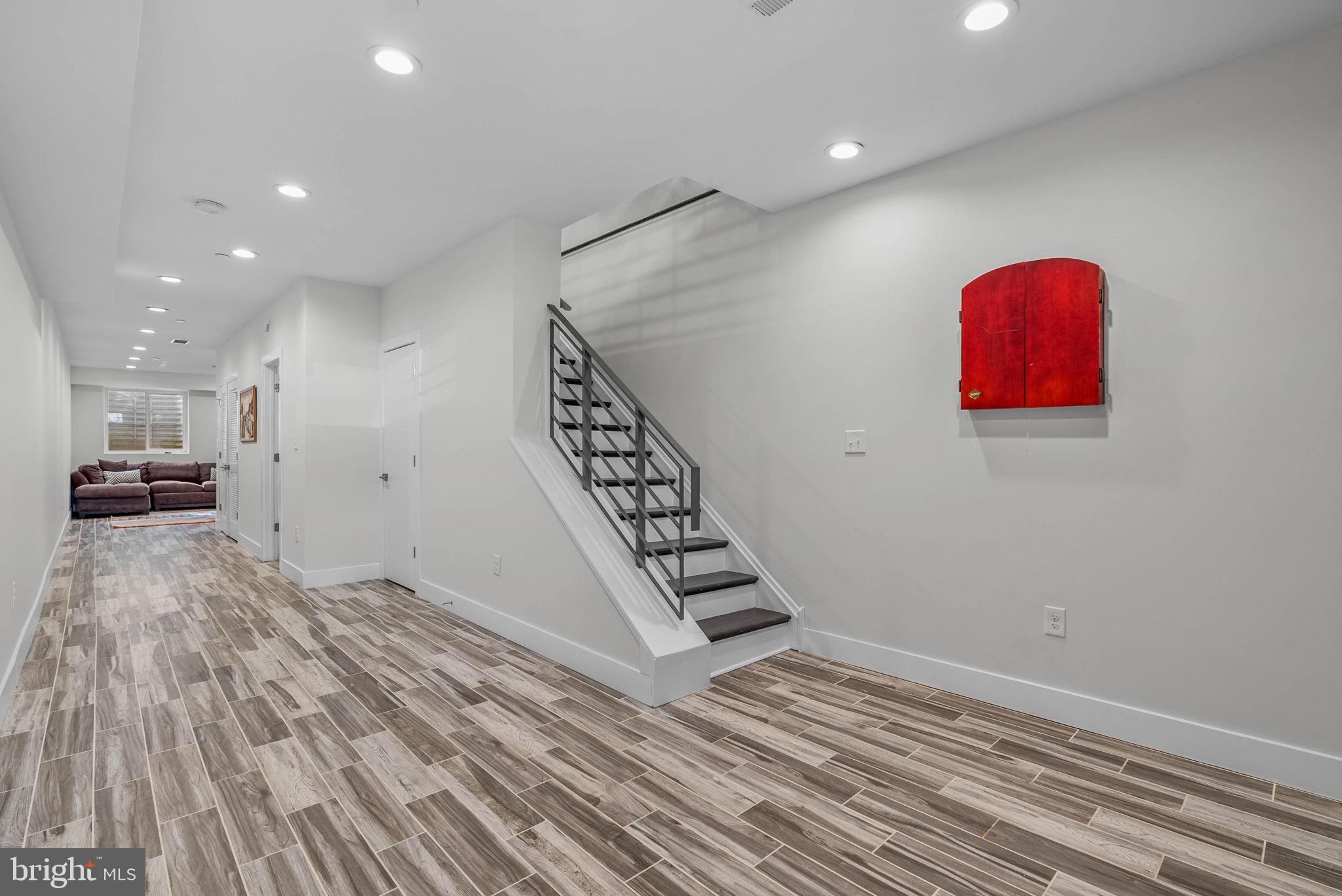 EAST KENSINGTON - Residential