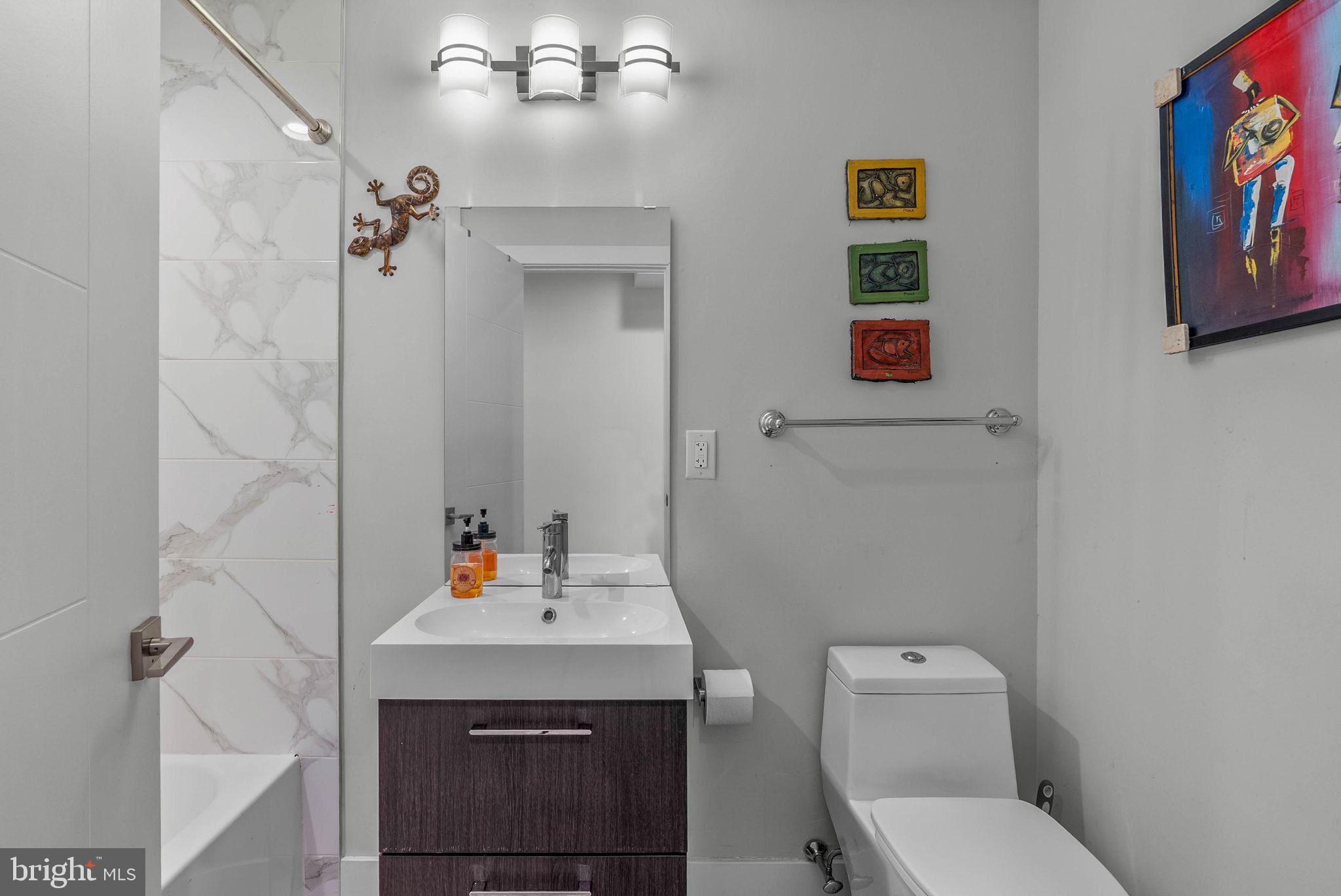 EAST KENSINGTON - Residential