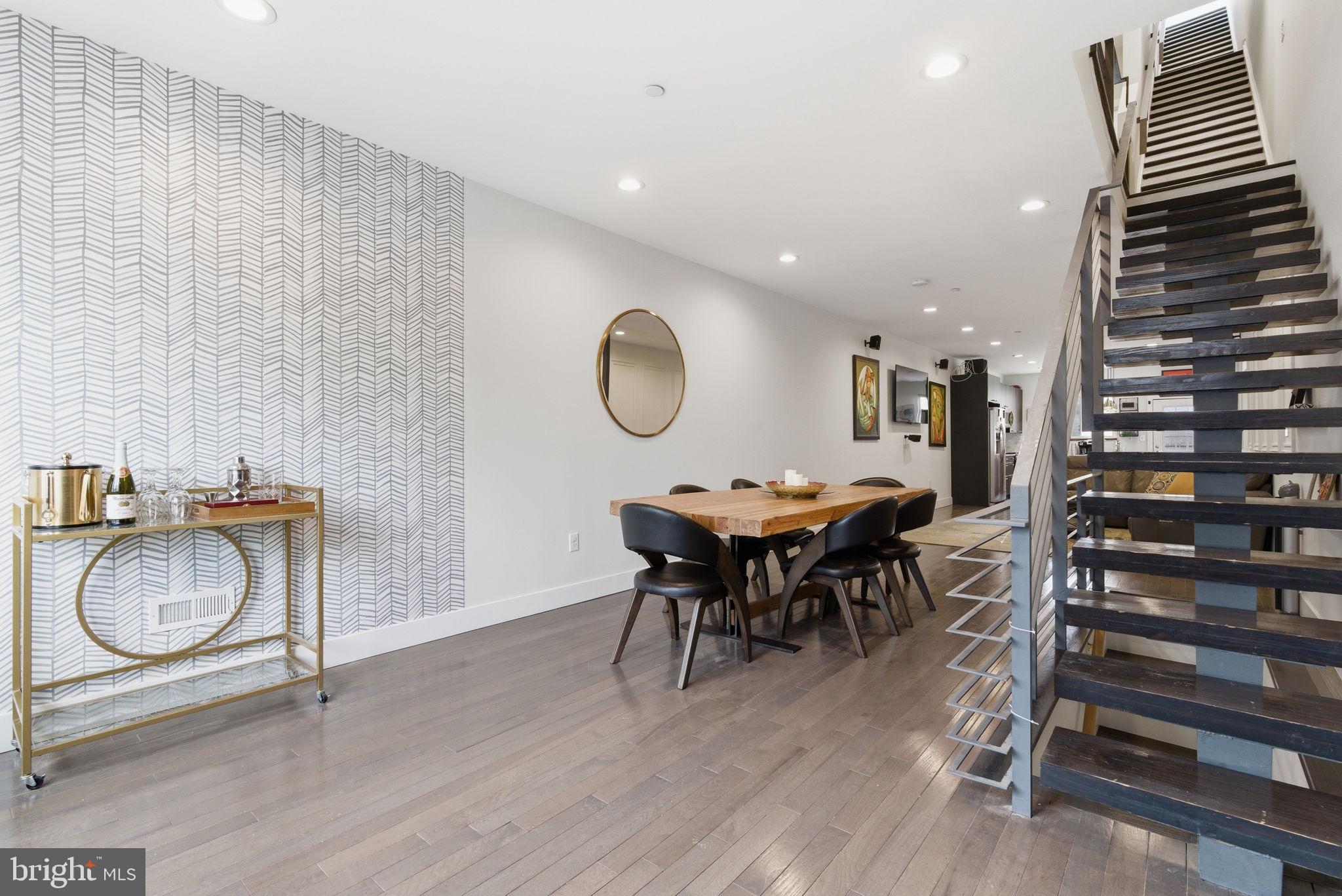 EAST KENSINGTON - Residential