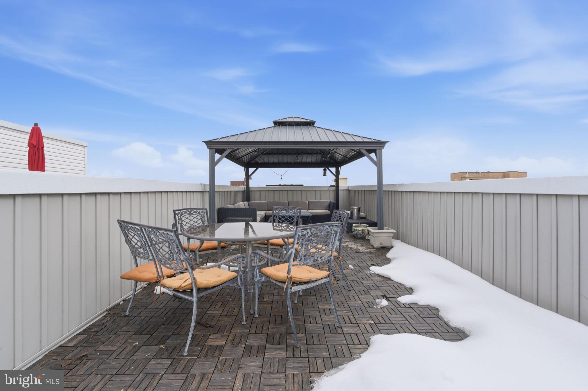 EAST KENSINGTON - Residential