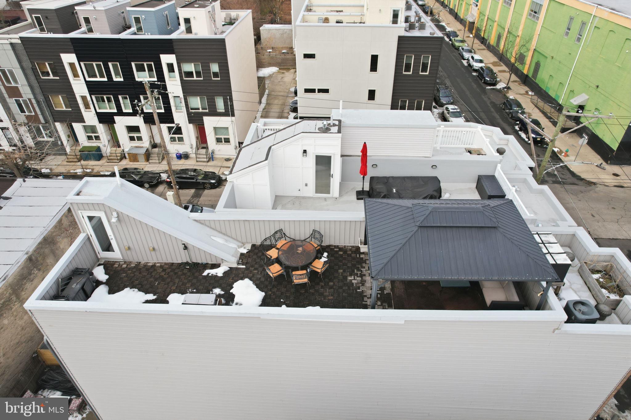 EAST KENSINGTON - Residential