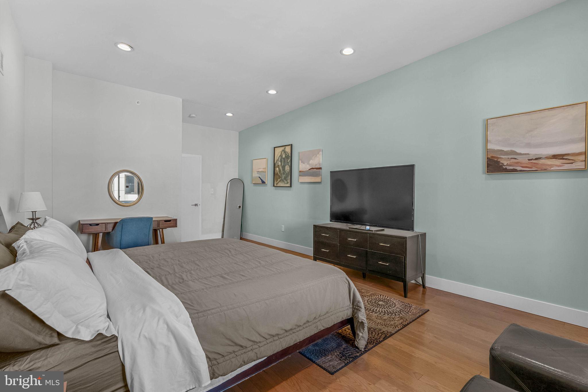 EAST KENSINGTON - Residential