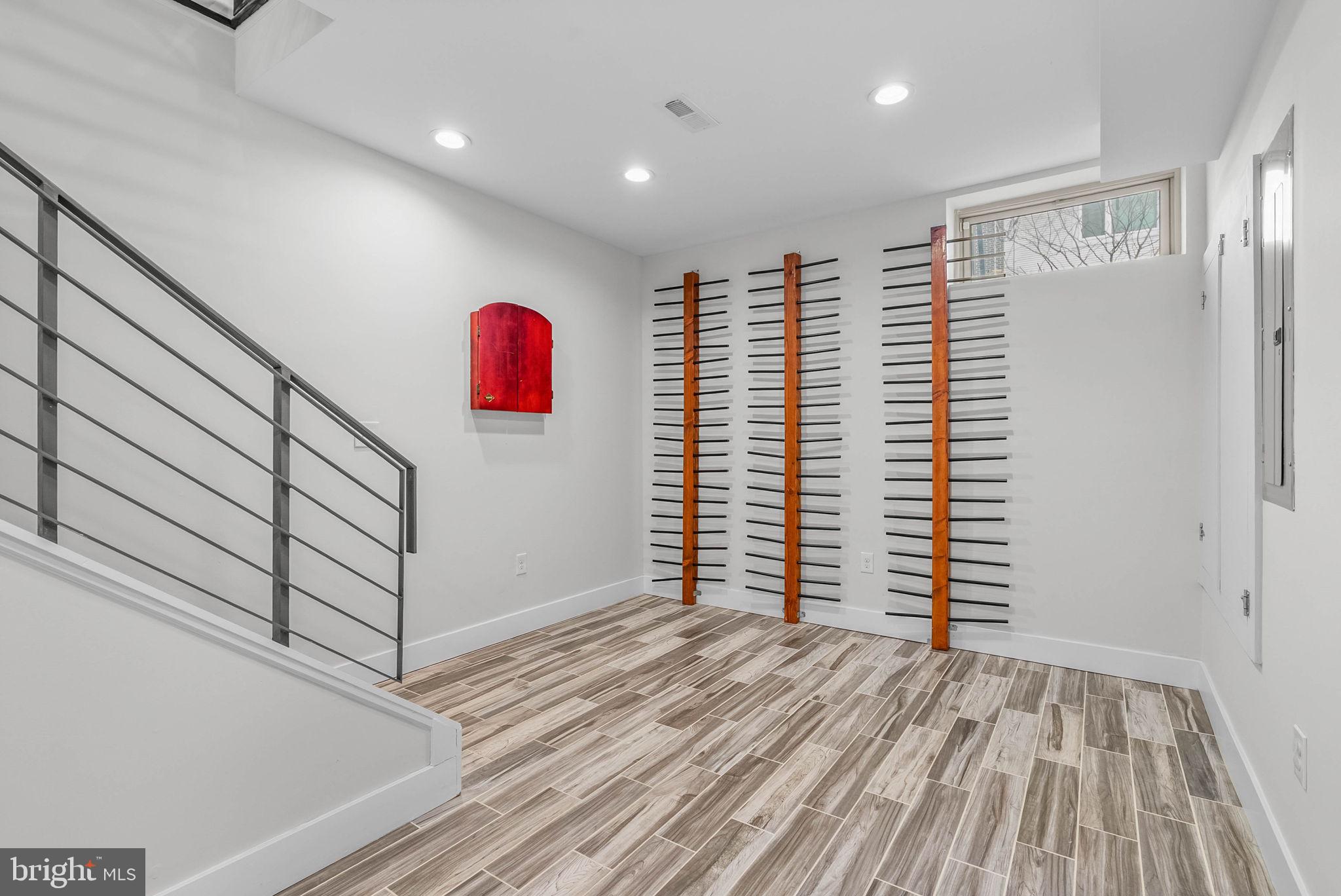 EAST KENSINGTON - Residential