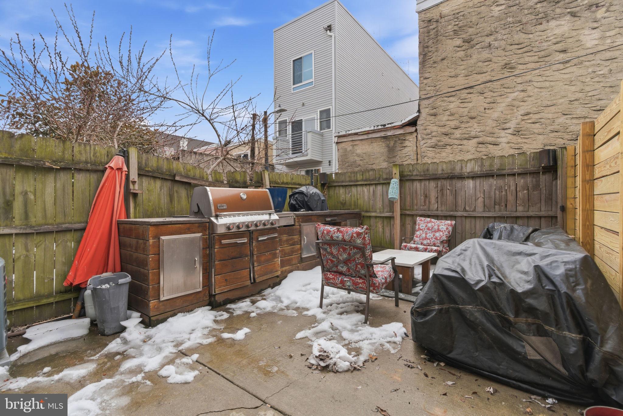 EAST KENSINGTON - Residential