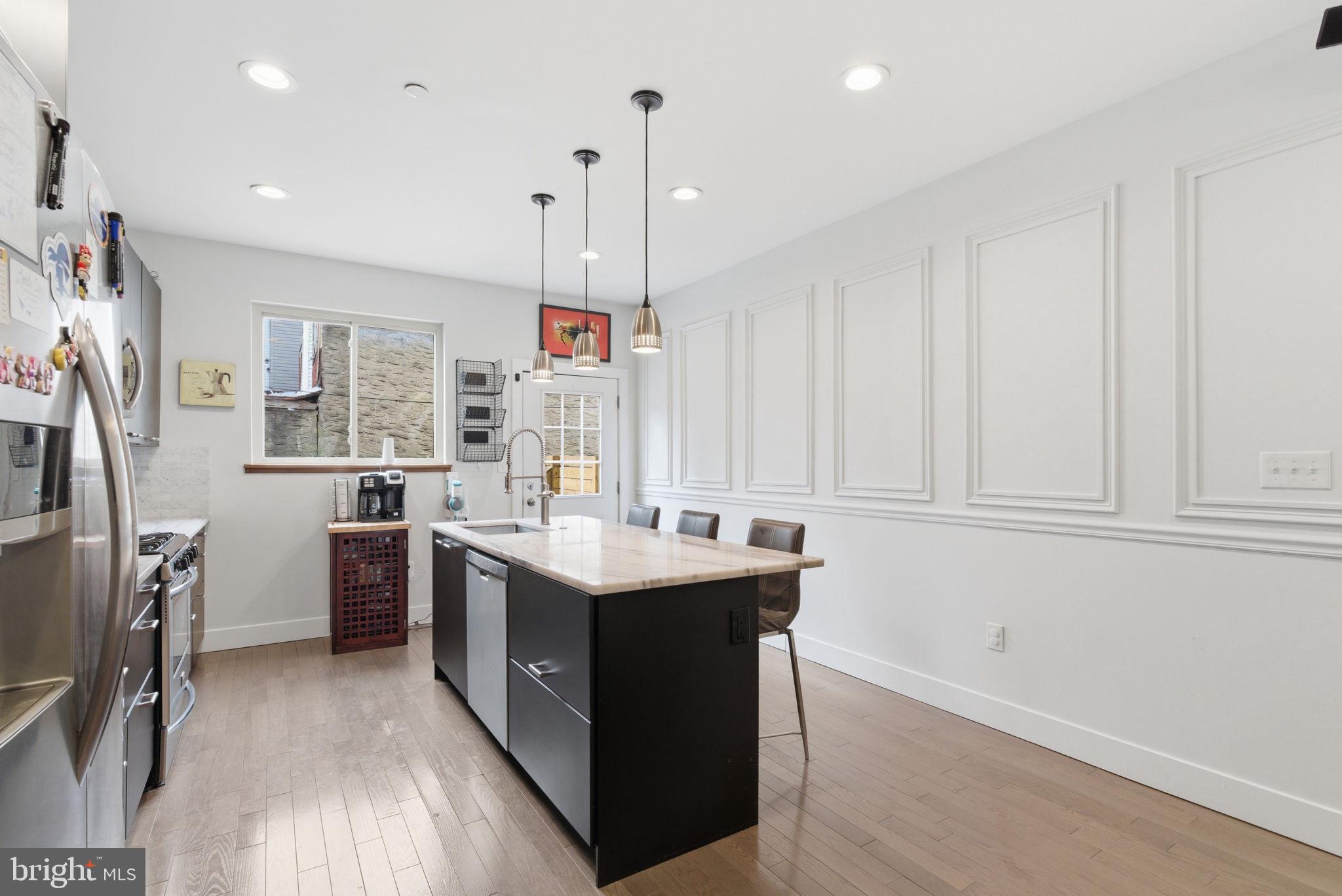 EAST KENSINGTON - Residential