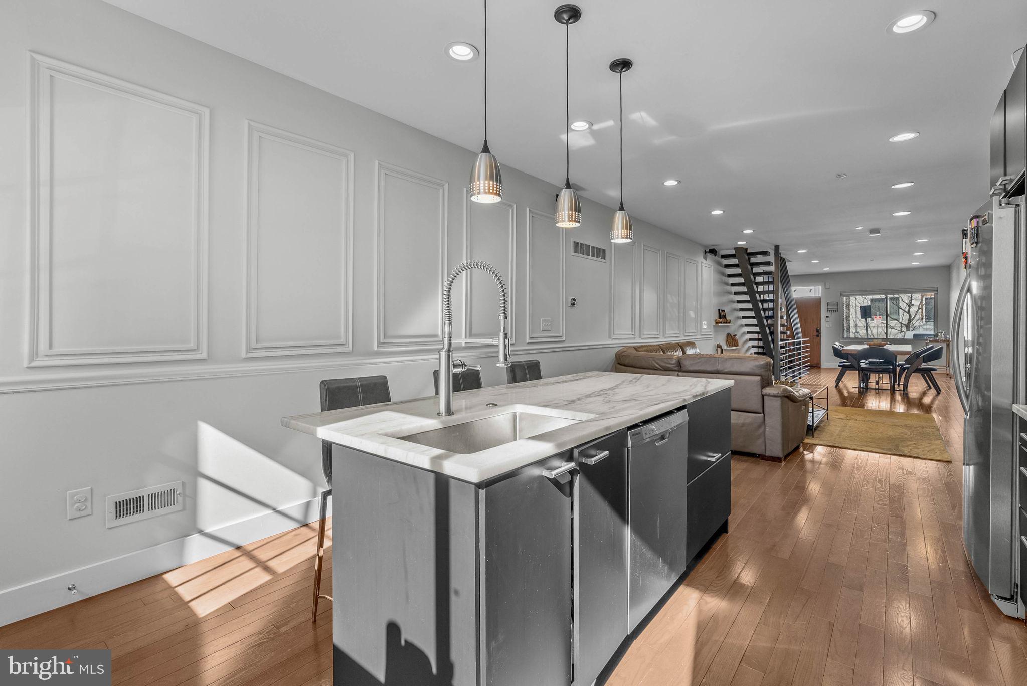 EAST KENSINGTON - Residential