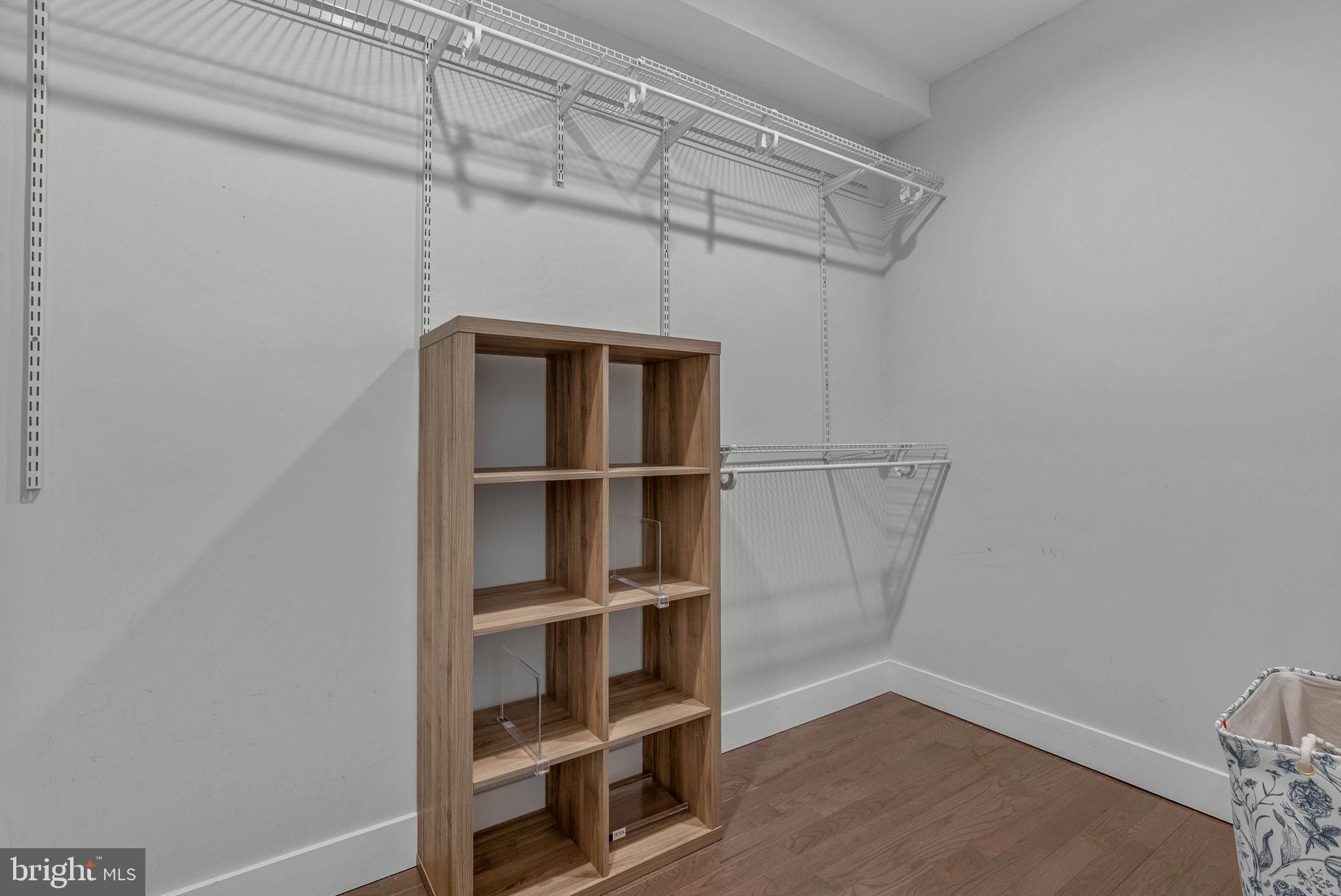 EAST KENSINGTON - Residential