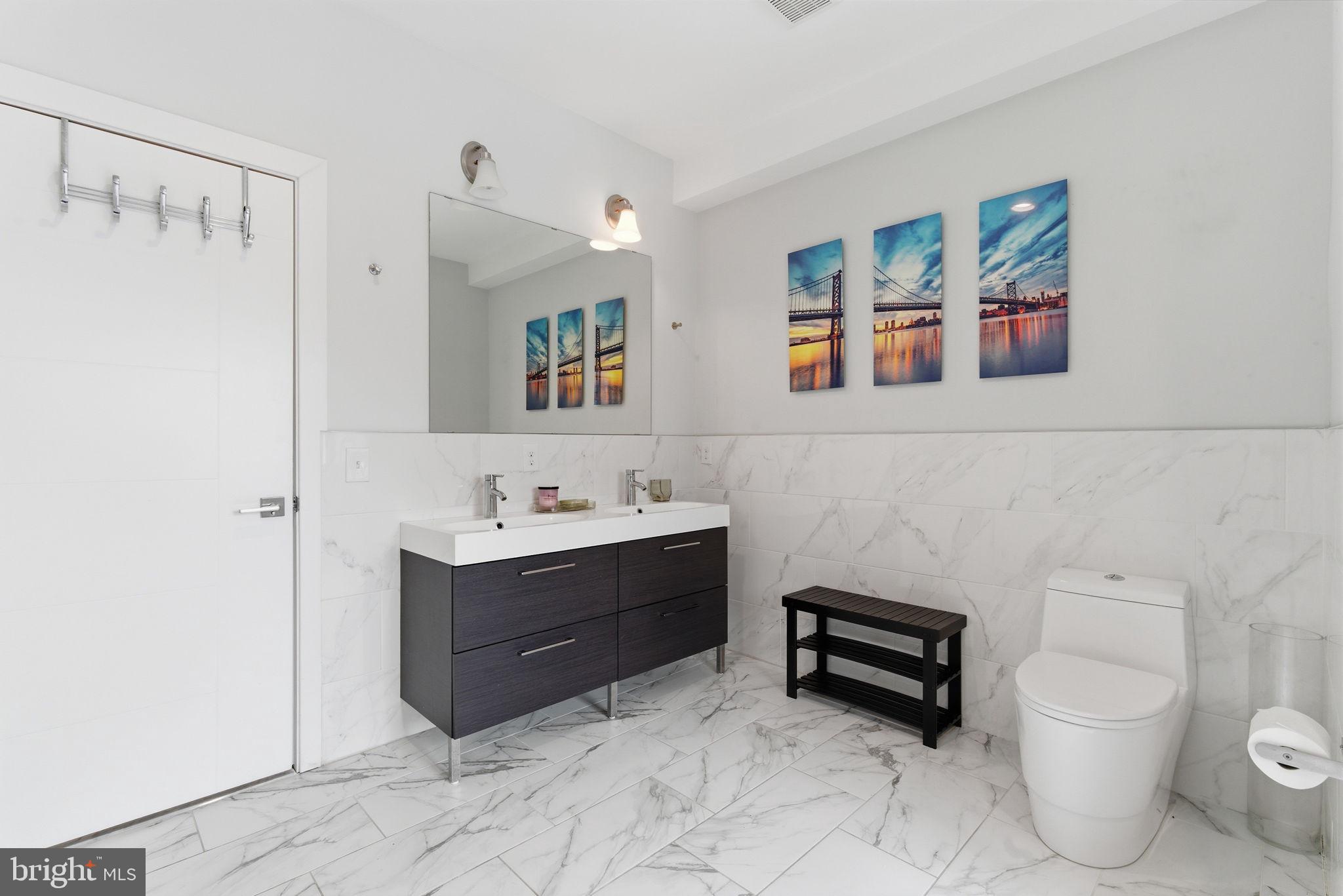 EAST KENSINGTON - Residential