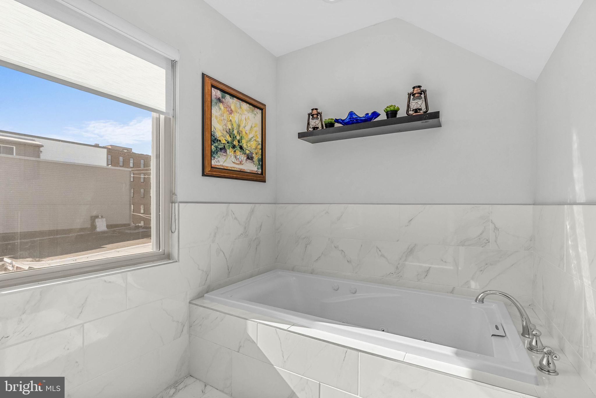 EAST KENSINGTON - Residential