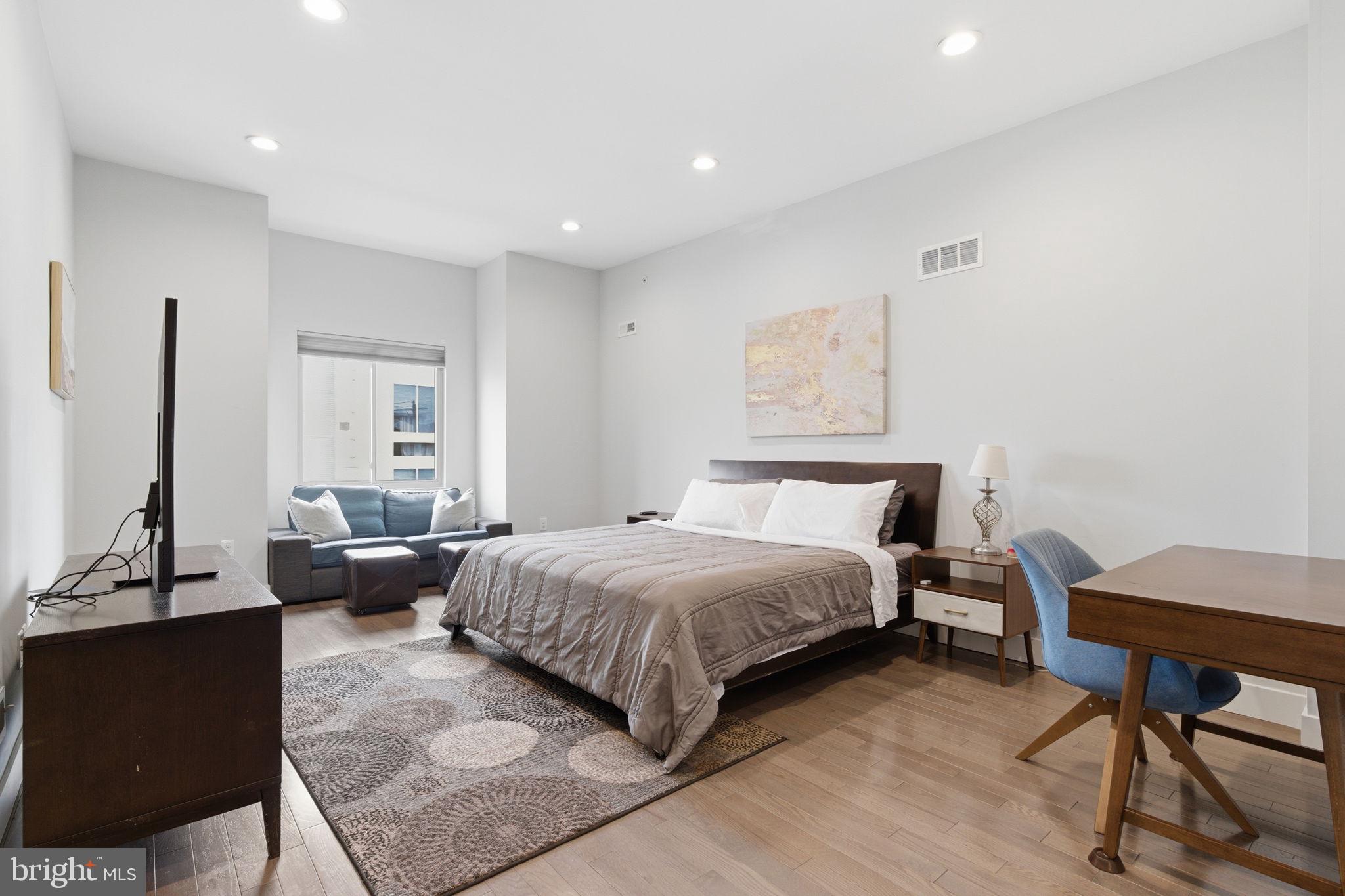 EAST KENSINGTON - Residential