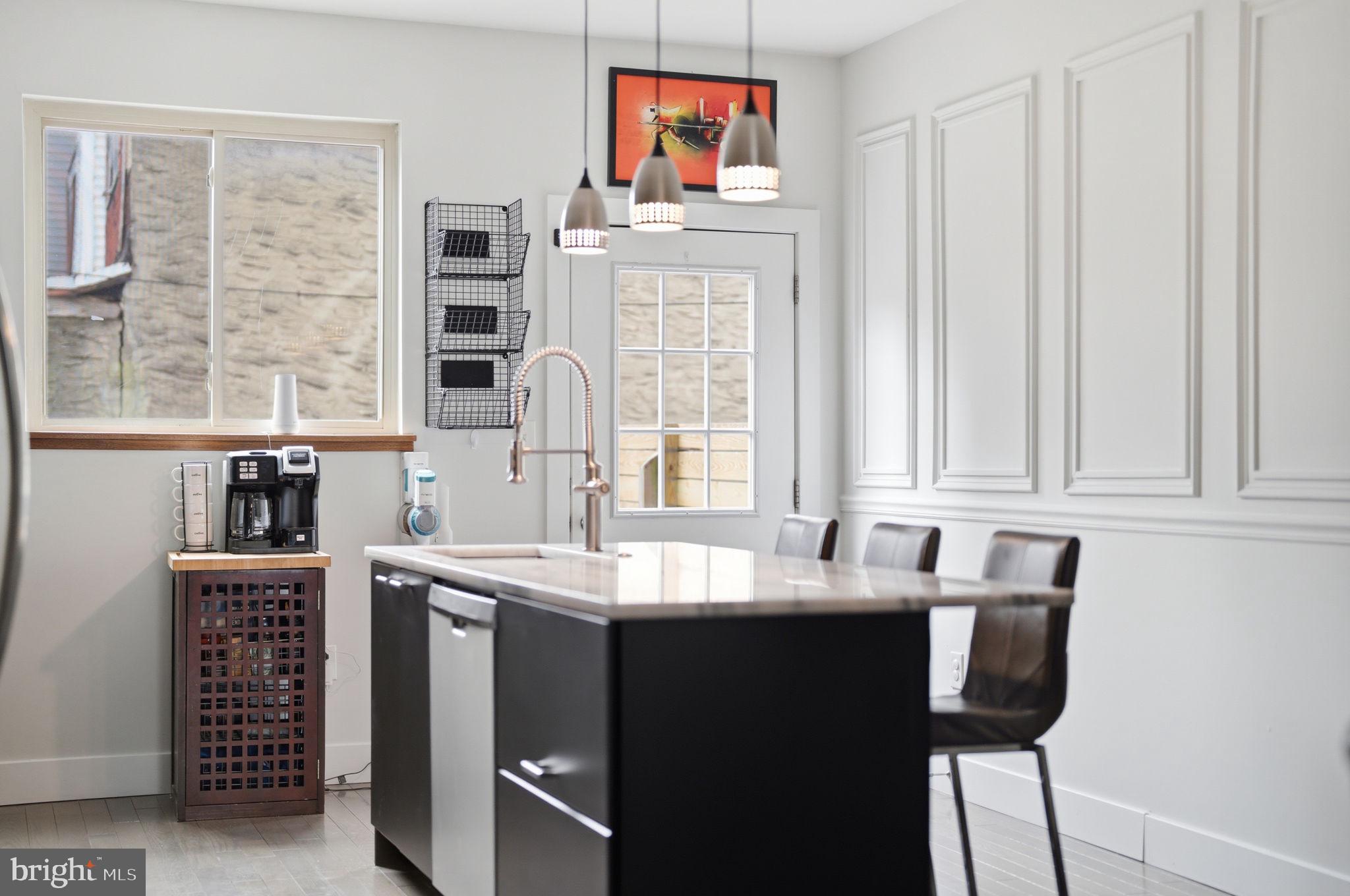 EAST KENSINGTON - Residential