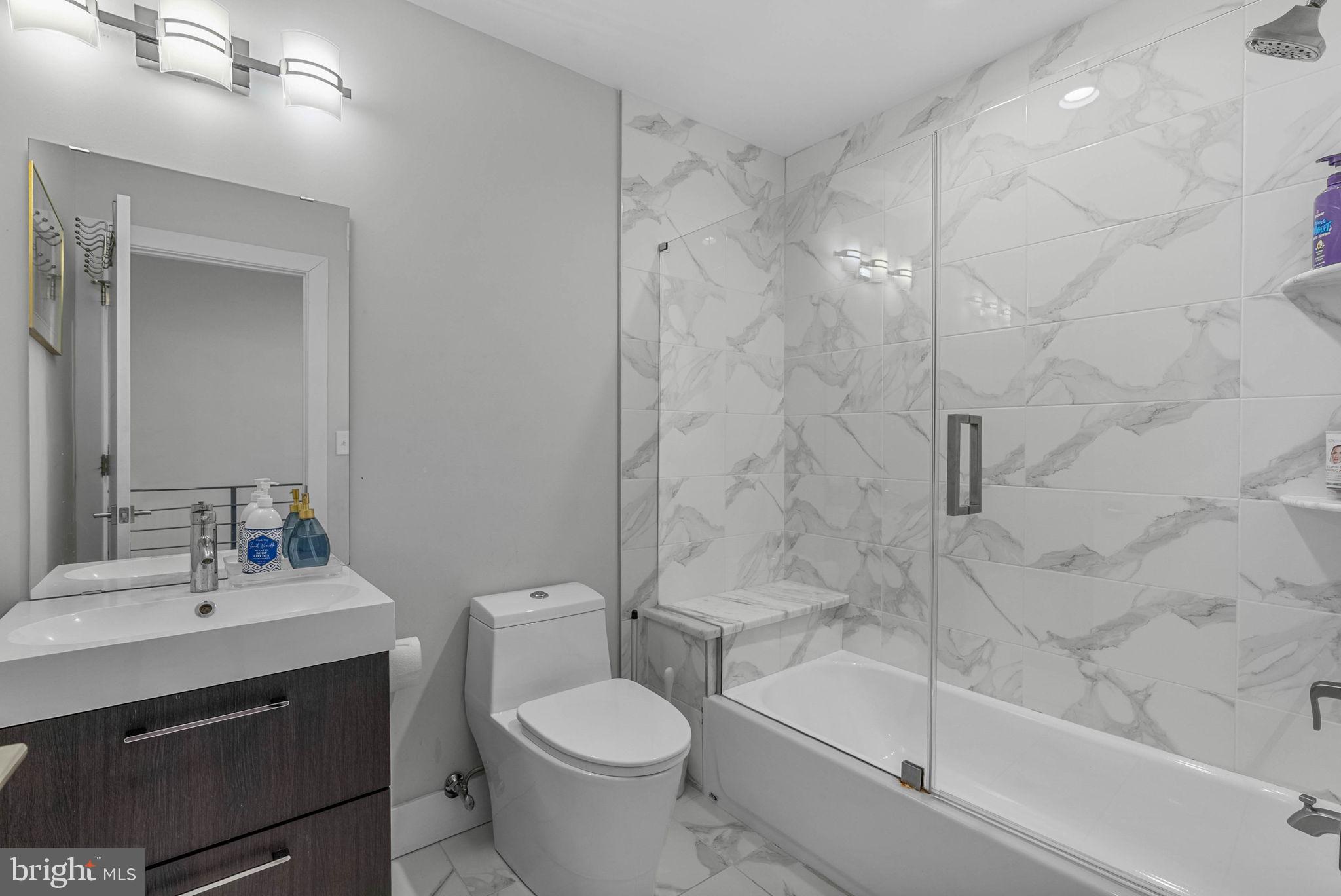 EAST KENSINGTON - Residential