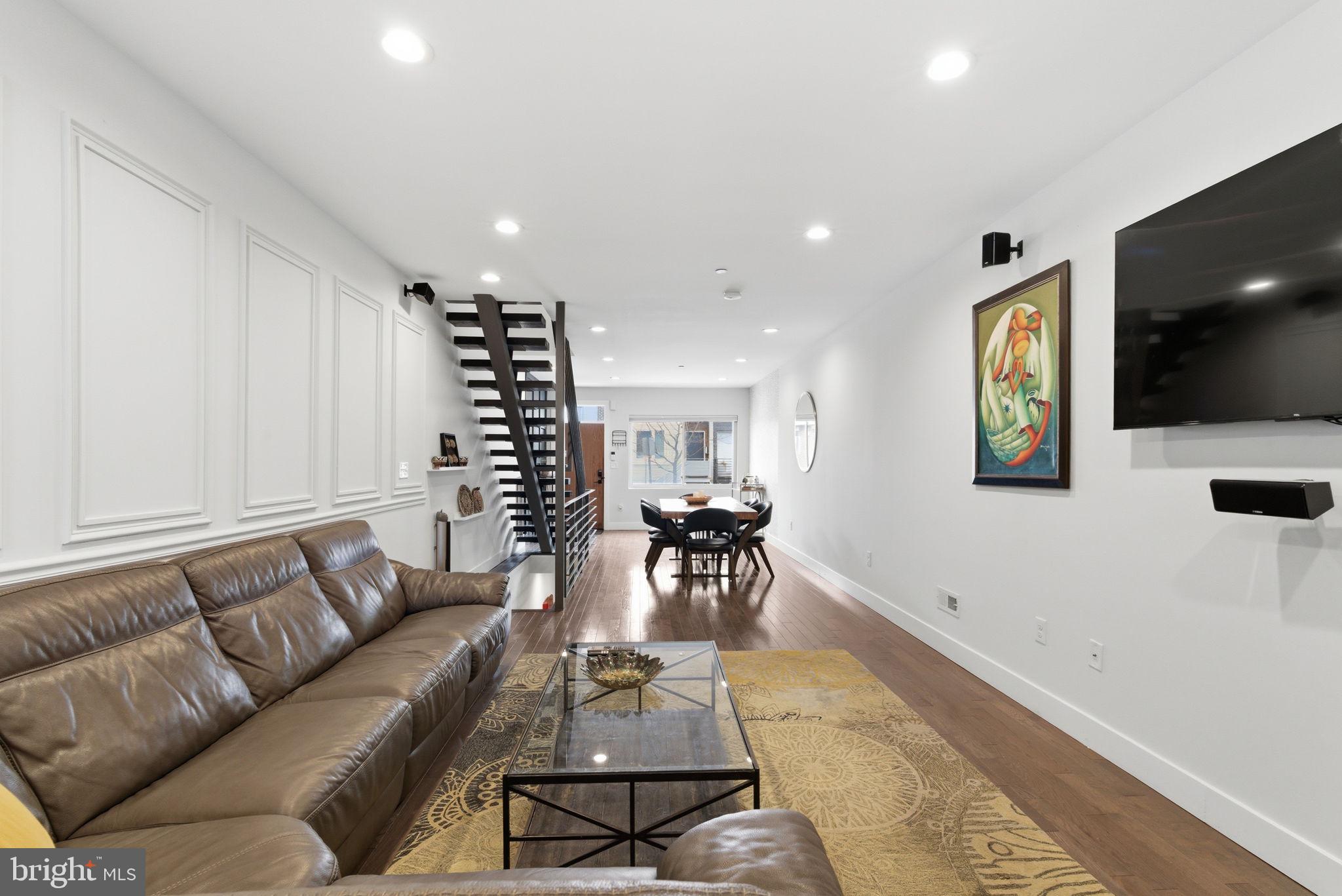 EAST KENSINGTON - Residential