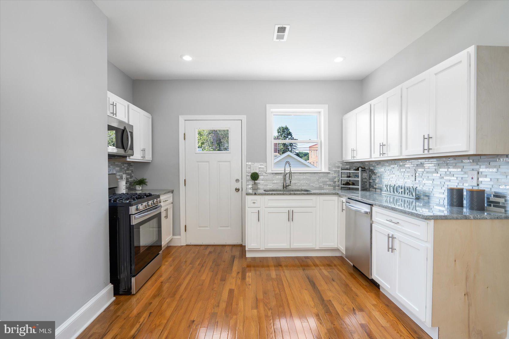 MOUNT WASHINGTON - Residential