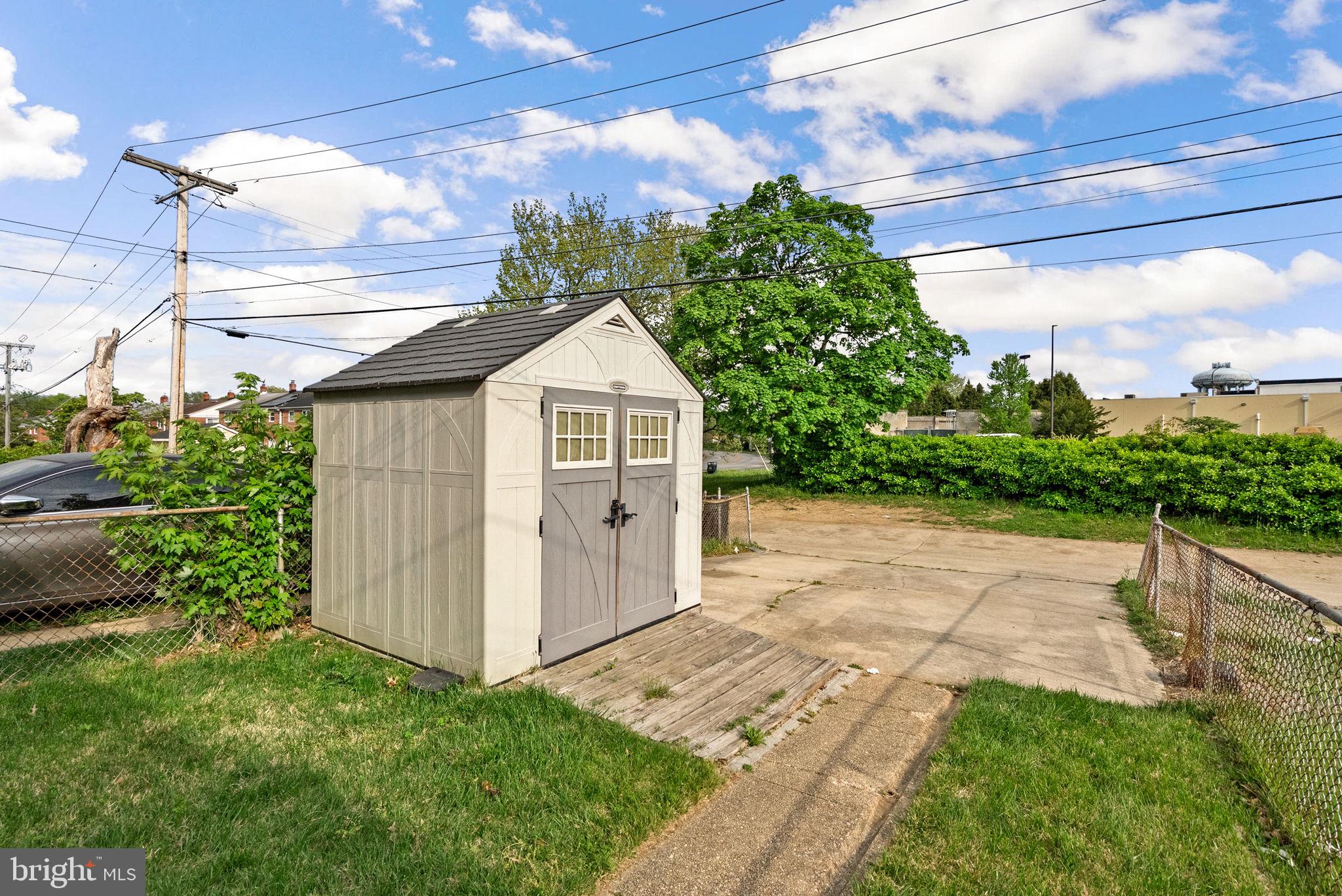 WESTVIEW PARK - Residential Lease