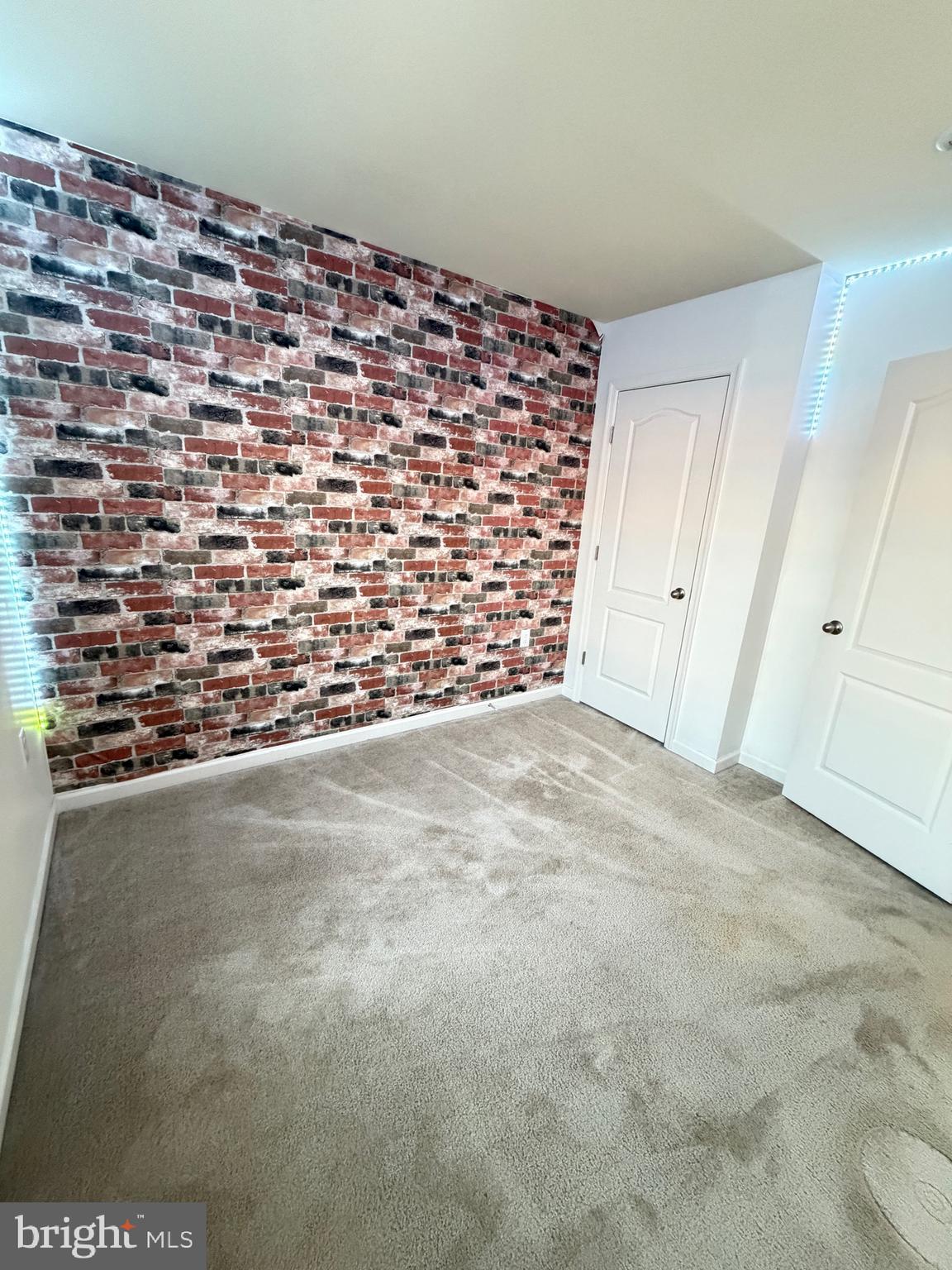 BRIAR RUN - Residential Lease