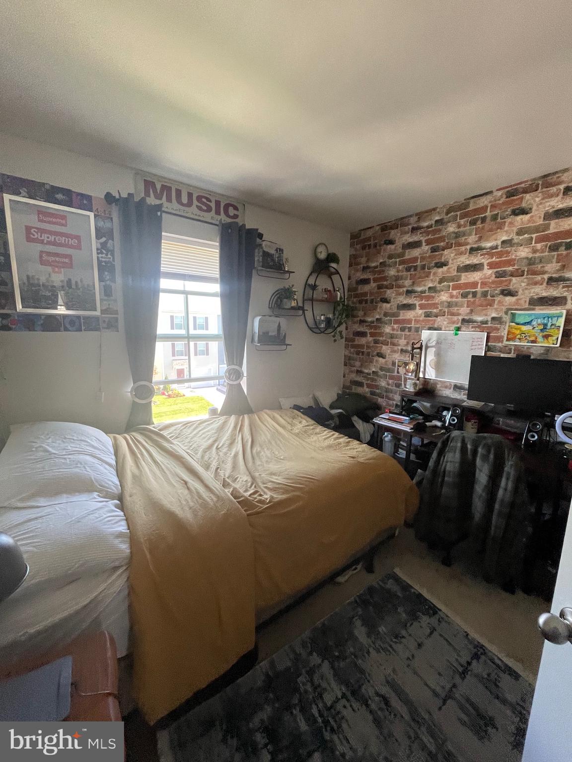 BRIAR RUN - Residential Lease