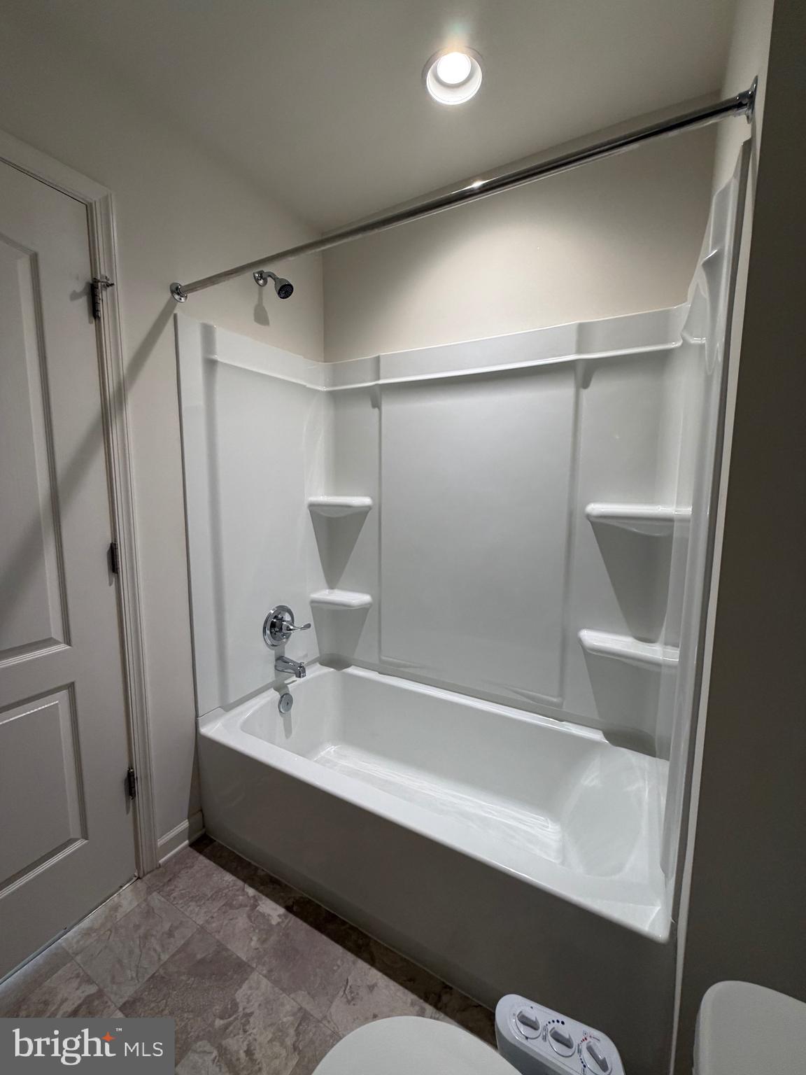 BRIAR RUN - Residential Lease