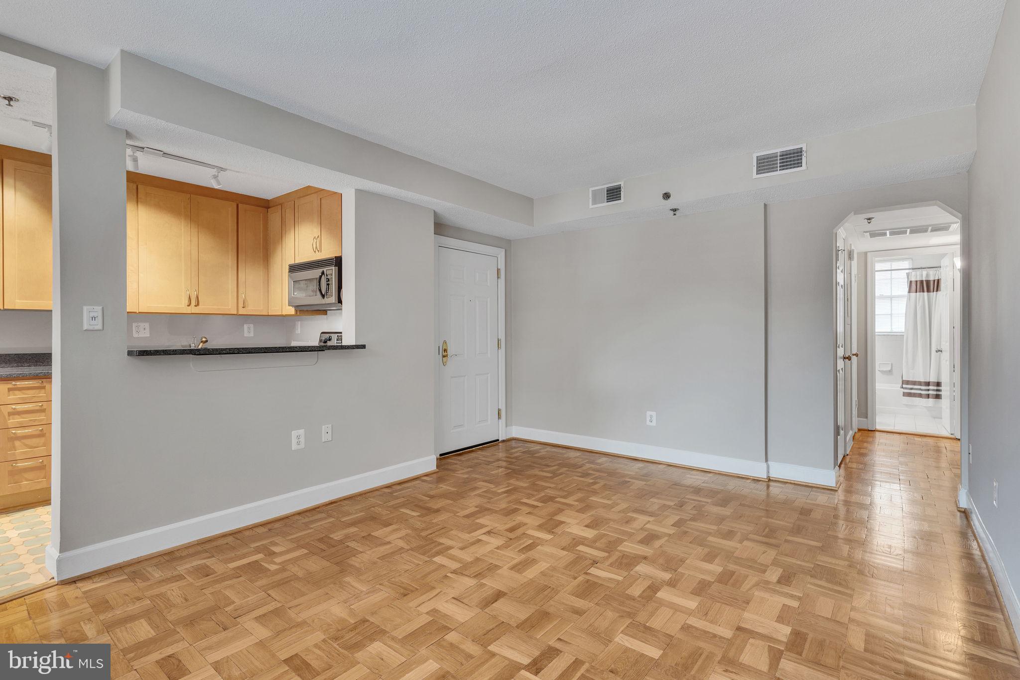 RIVERTON - Residential Lease