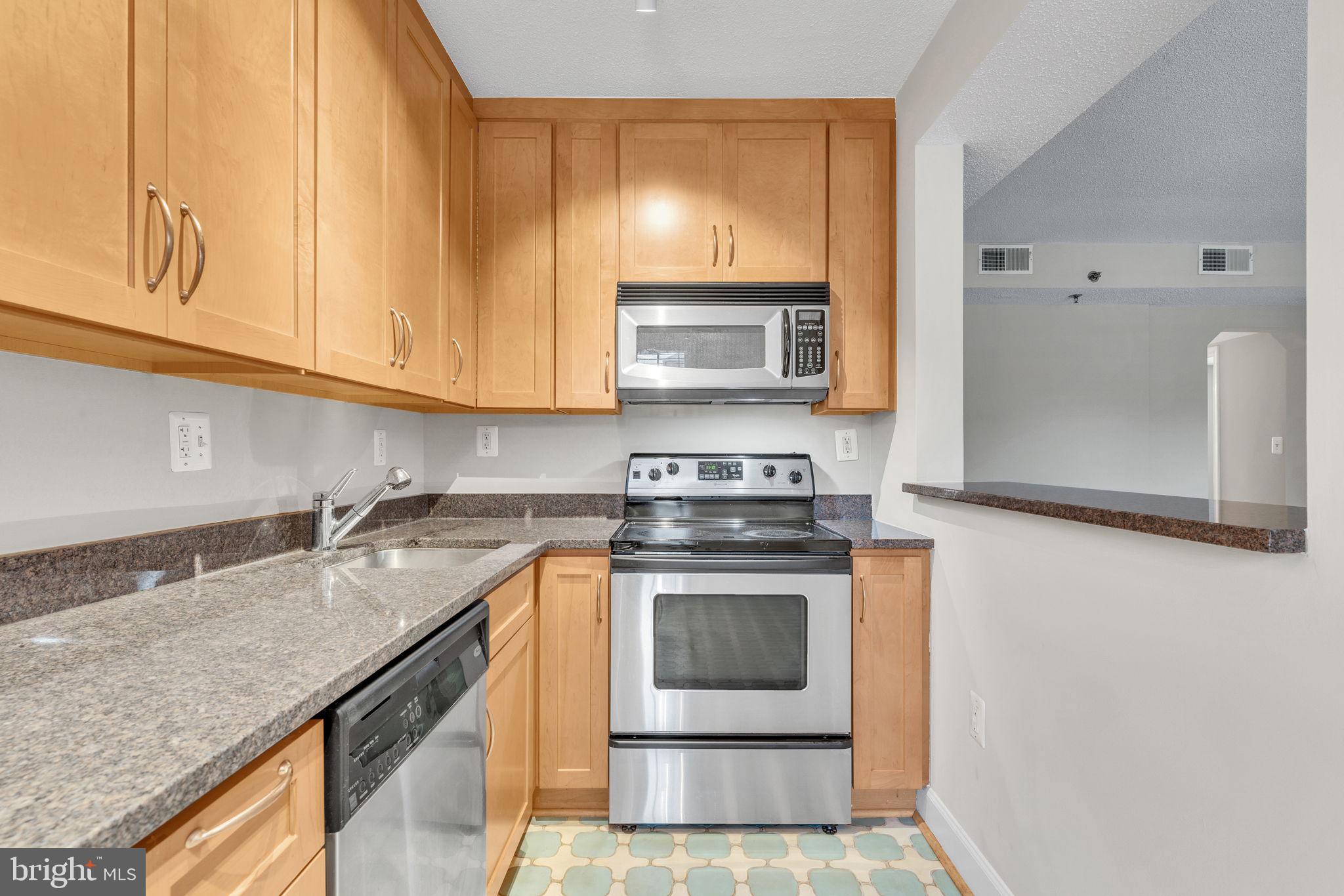 RIVERTON - Residential Lease