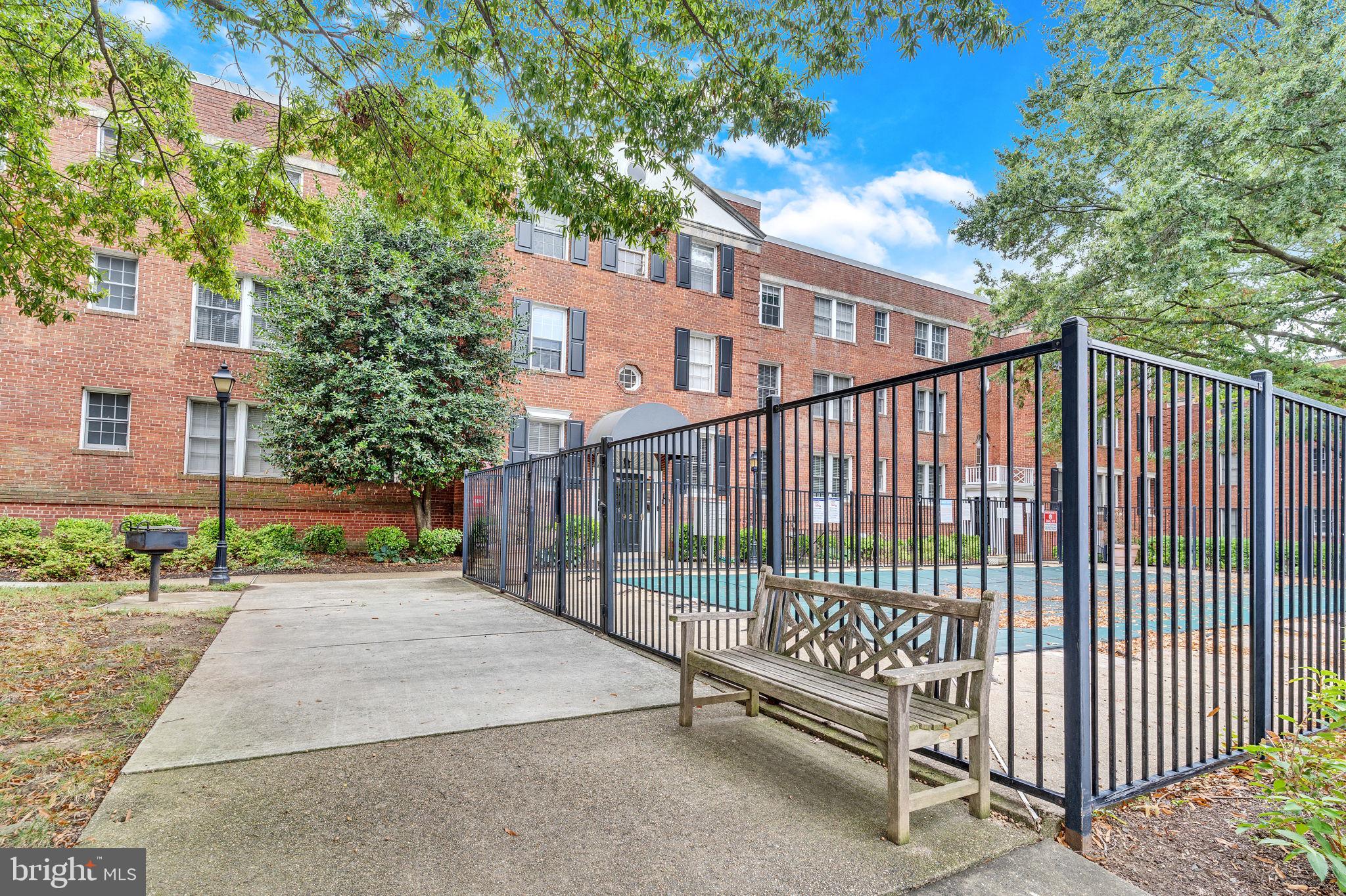 RIVERTON - Residential Lease