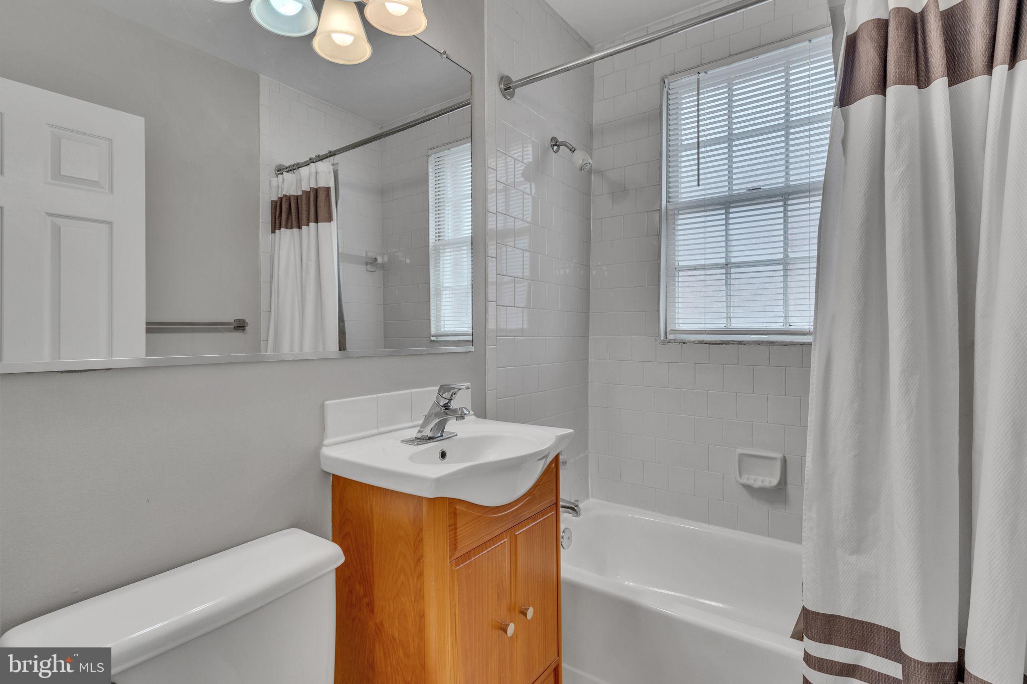 RIVERTON - Residential Lease