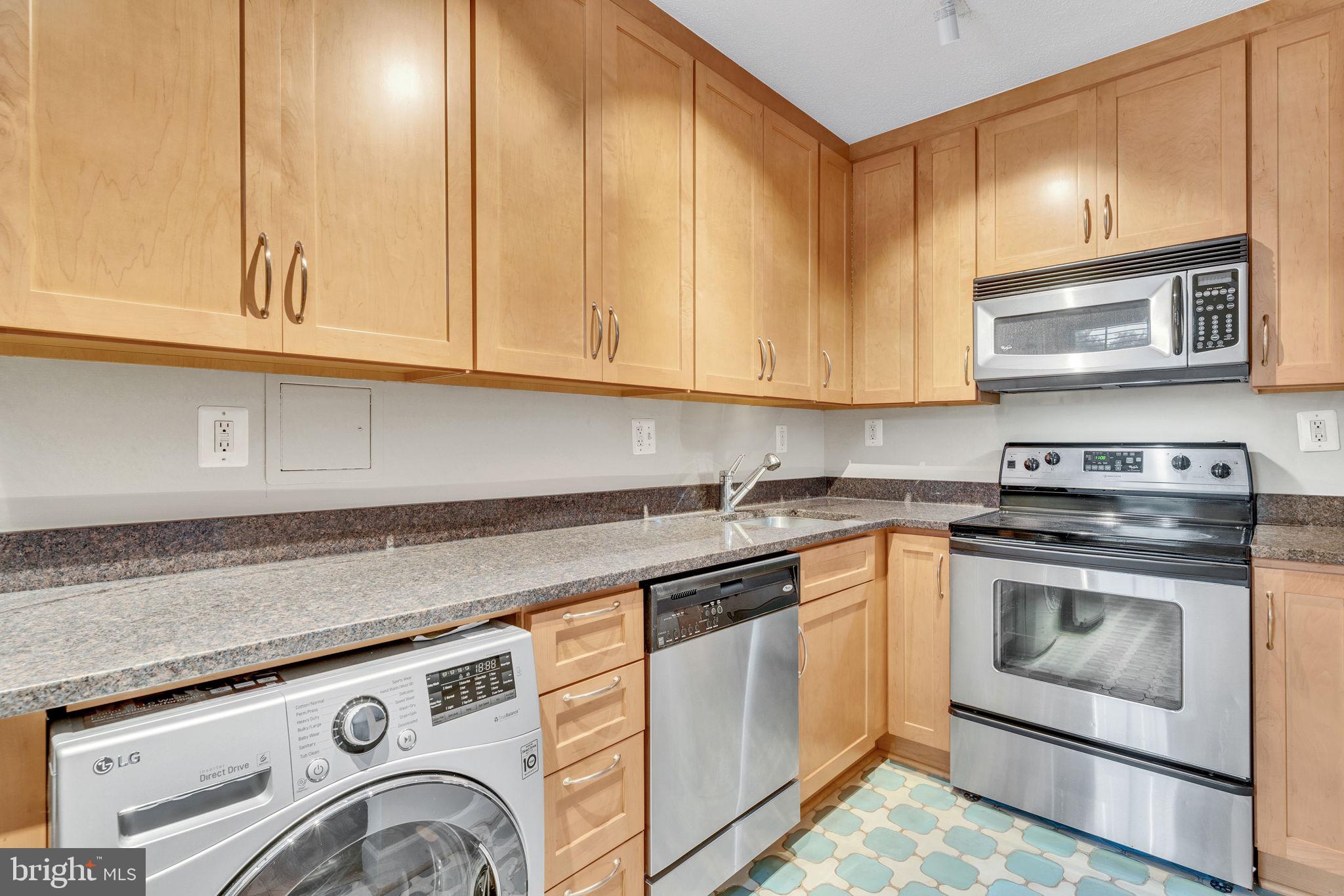 RIVERTON - Residential Lease